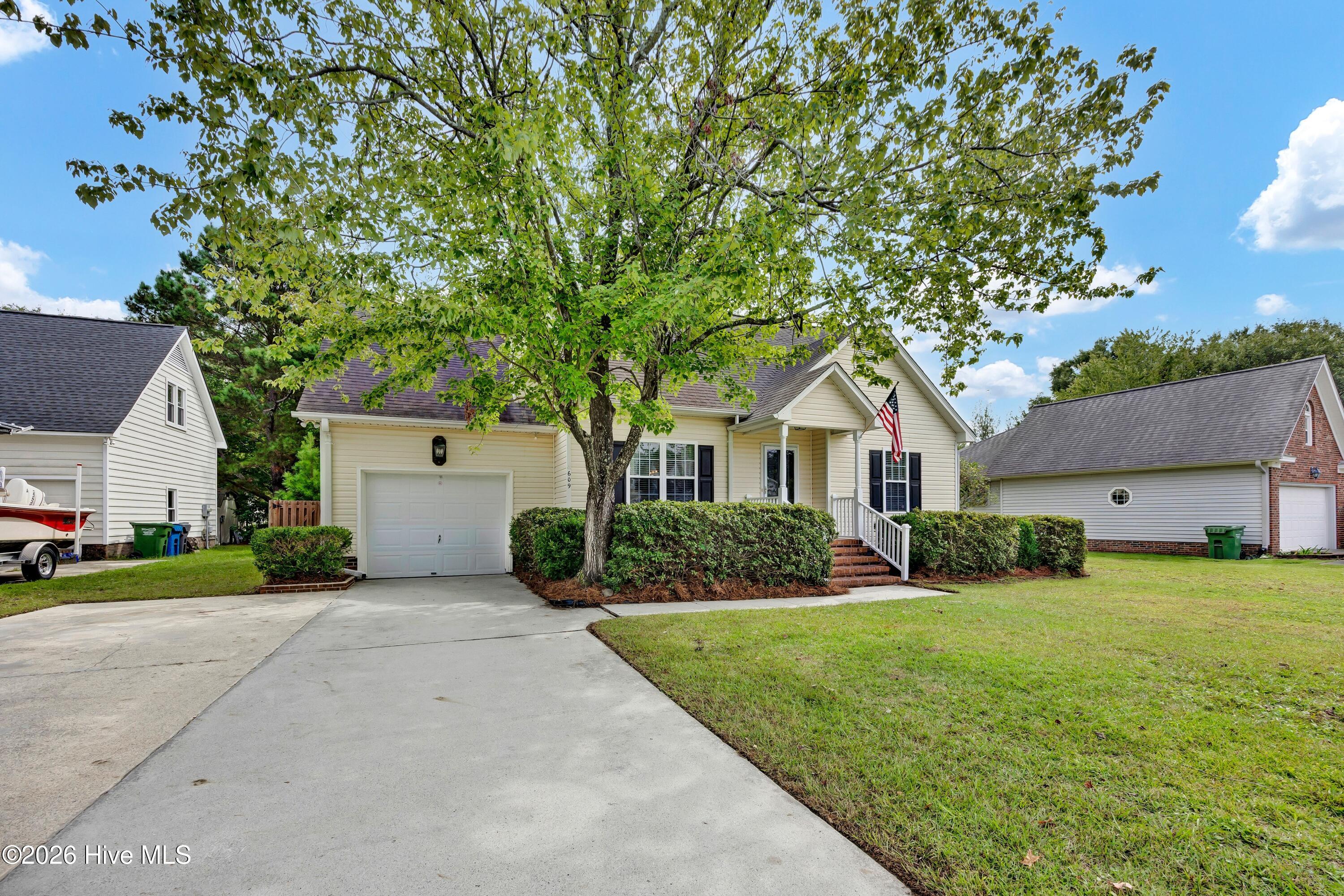 609 Kings Arm Court Property Photo 3