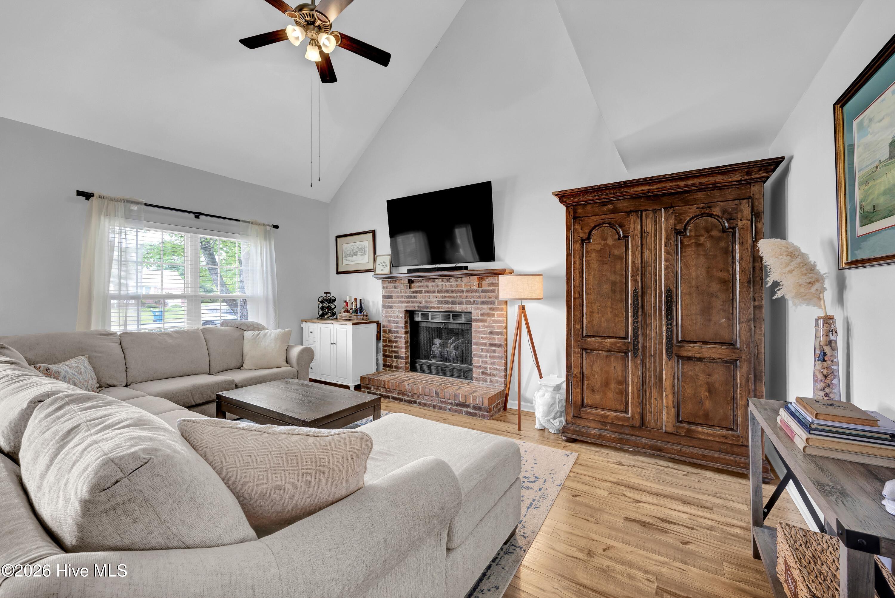 609 Kings Arm Court Property Photo 6