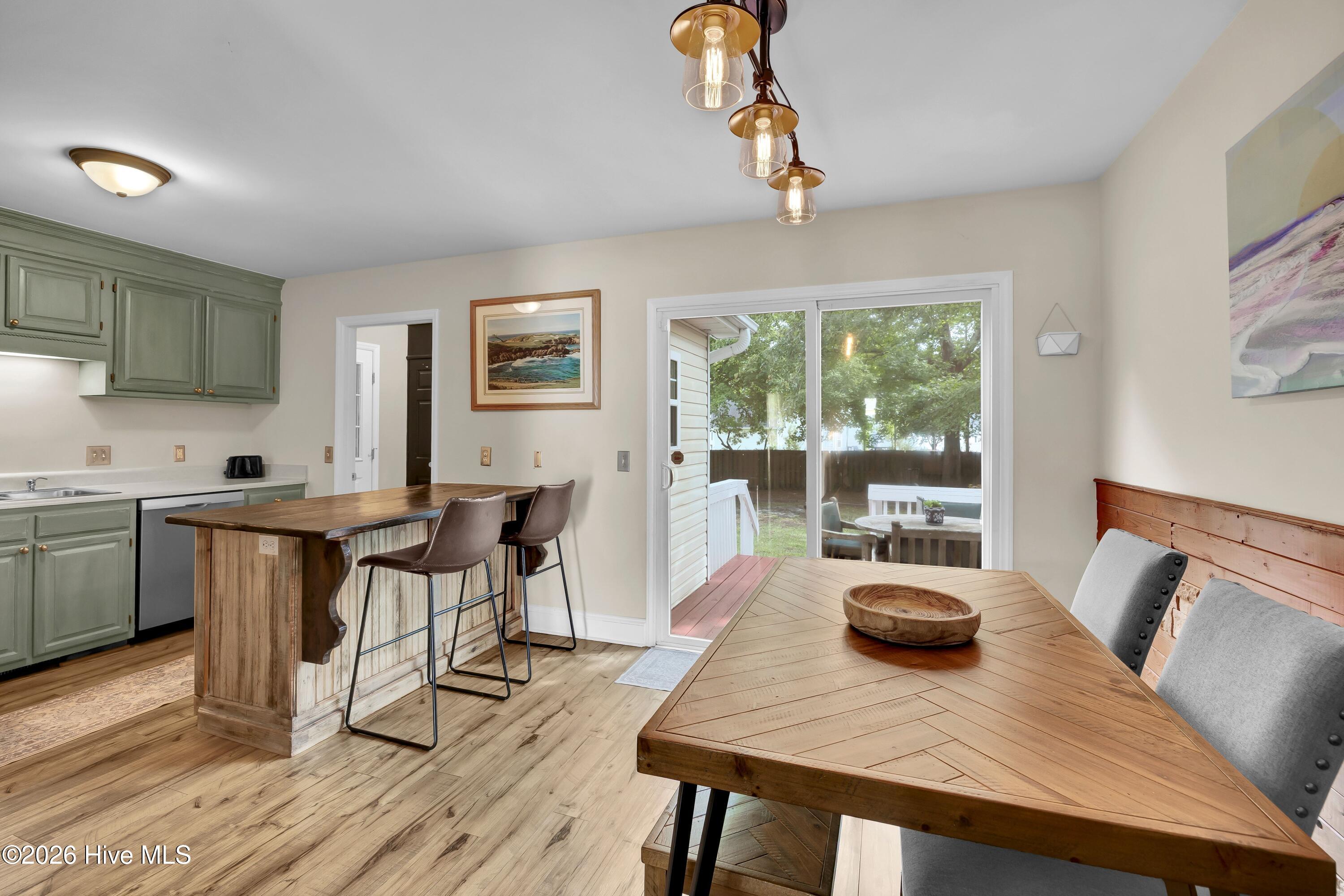 609 Kings Arm Court Property Photo 9