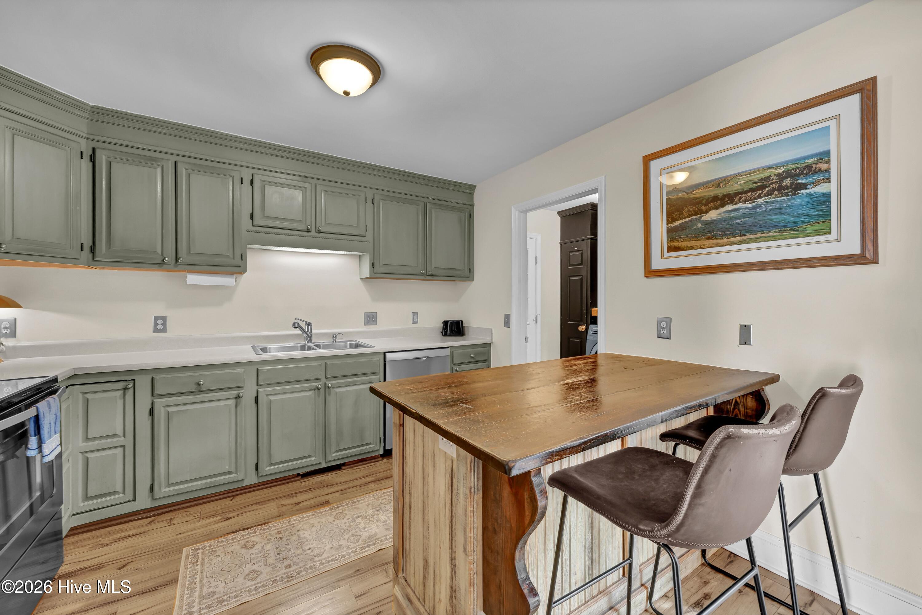 609 Kings Arm Court Property Photo 10