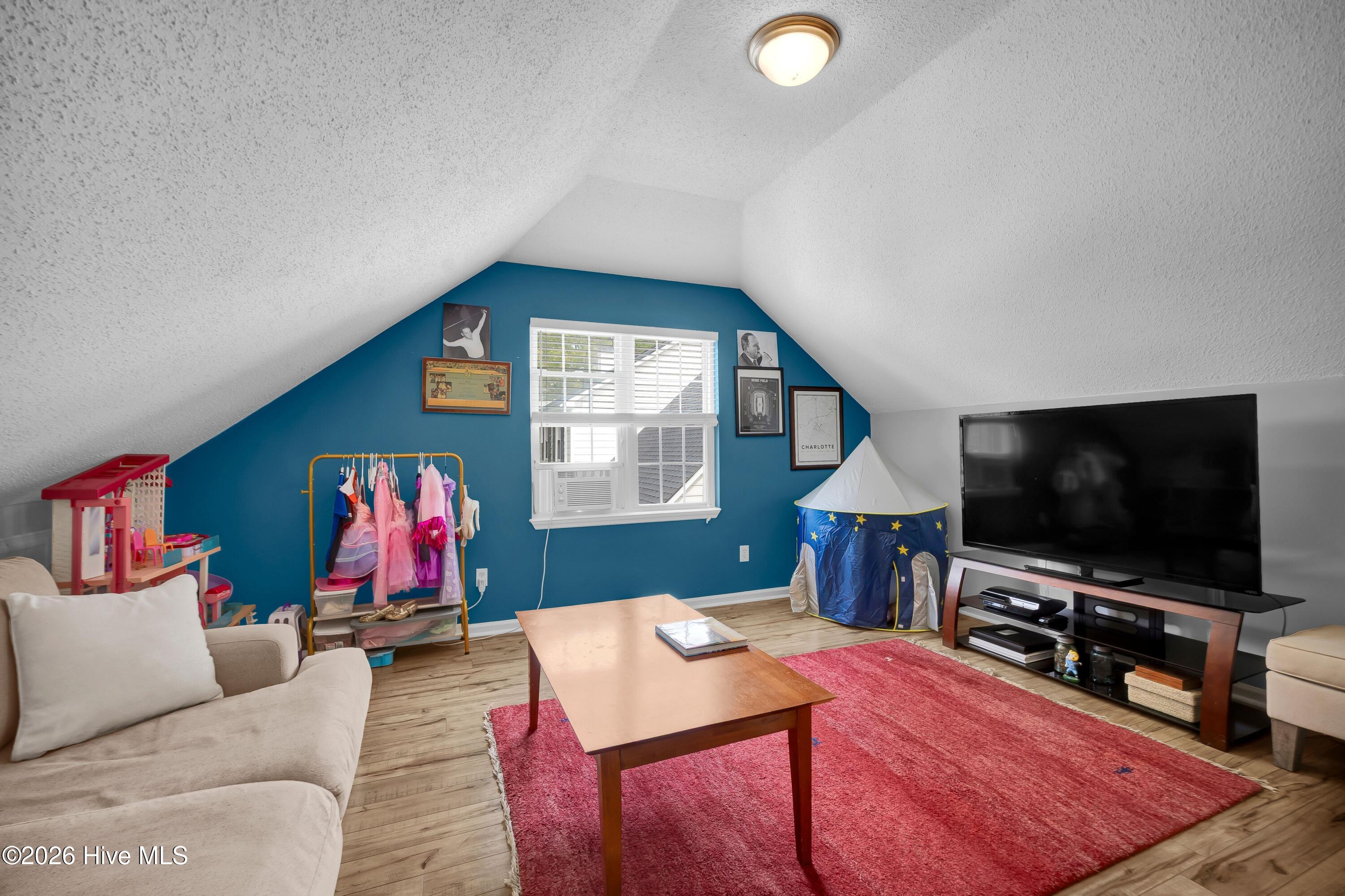 609 Kings Arm Court Property Photo 23