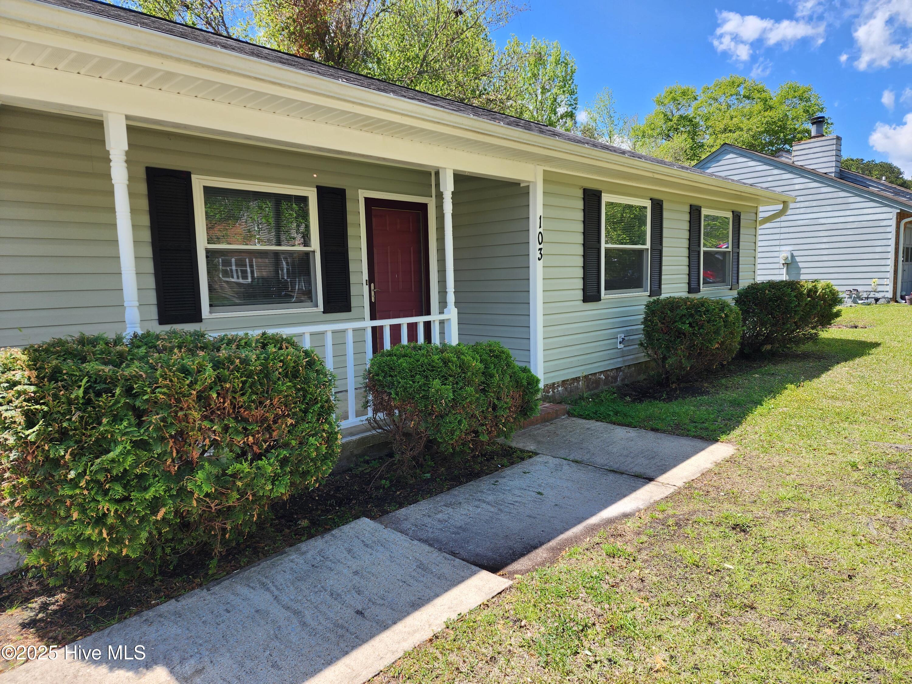 103 Hampton Court Property Photo 1