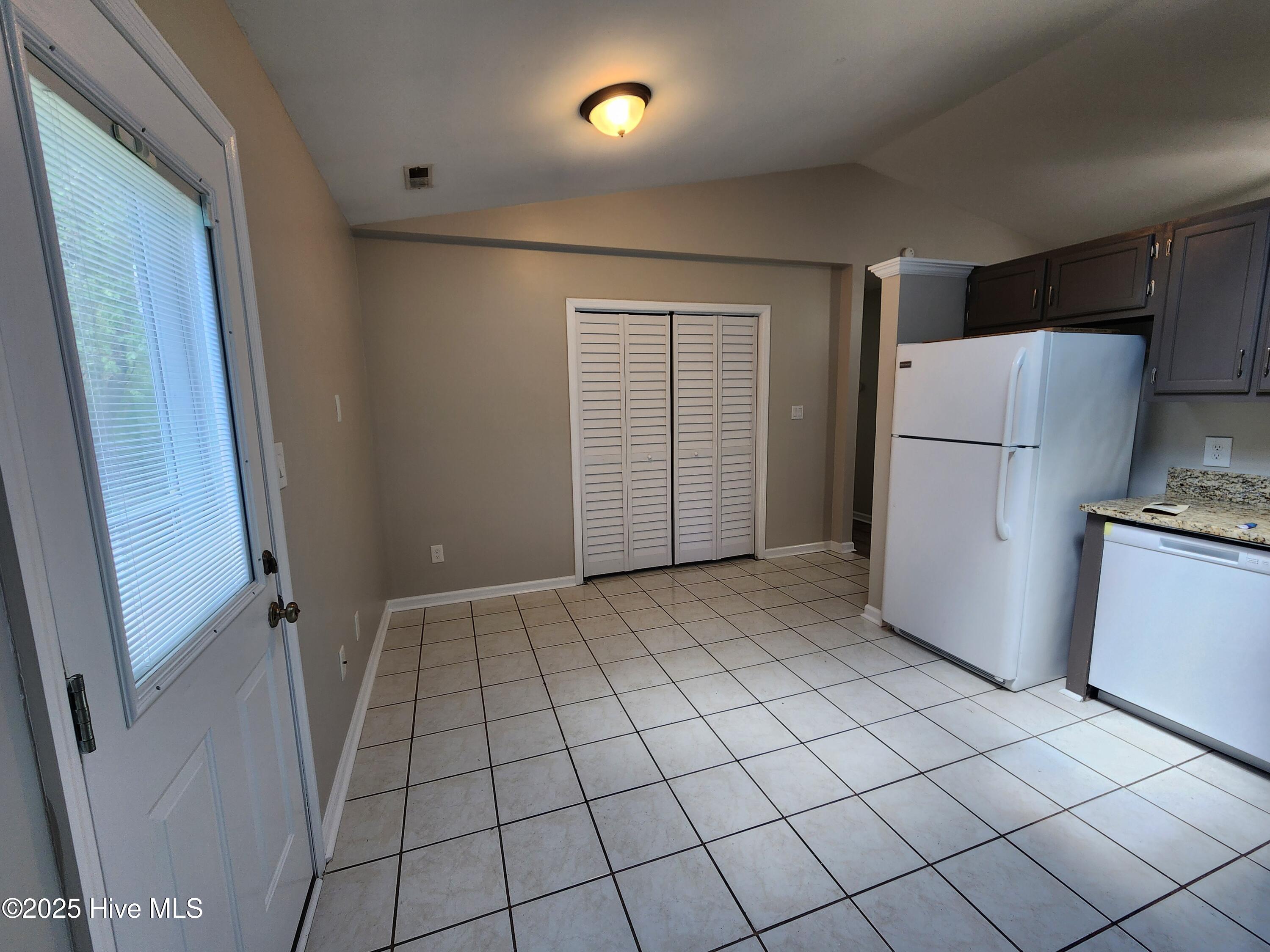 103 Hampton Court Property Photo 6