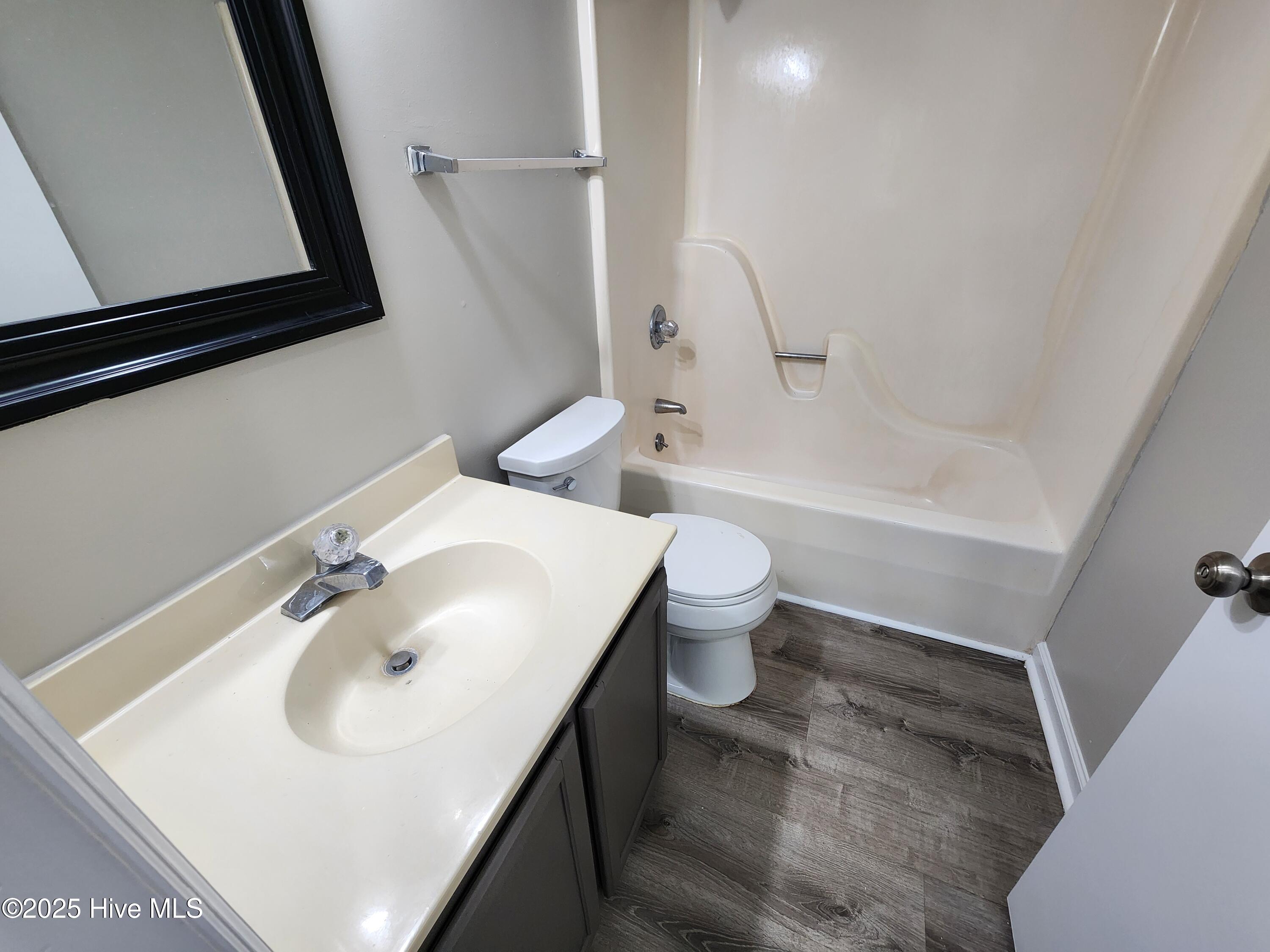 103 Hampton Court Property Photo 8