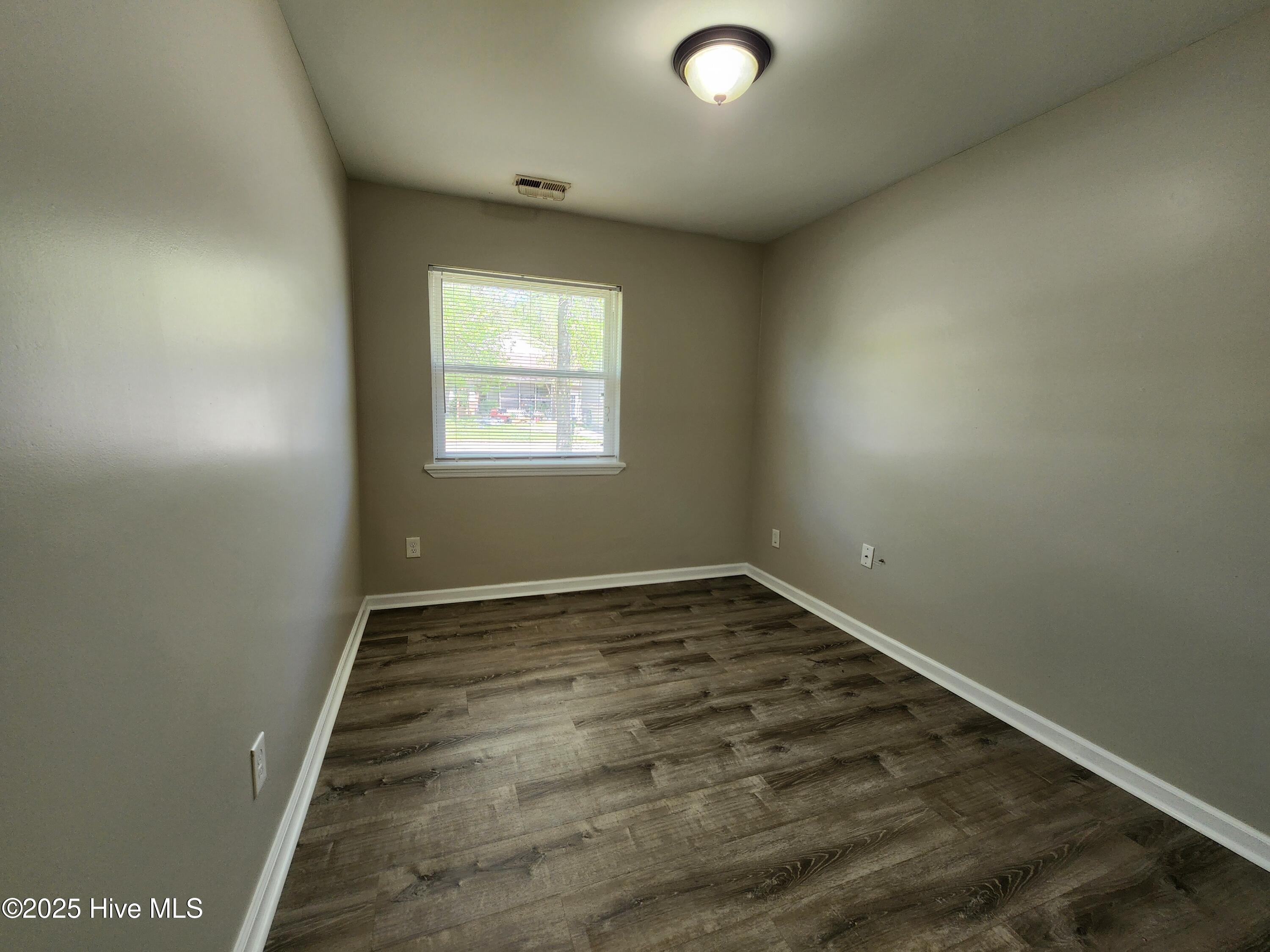 103 Hampton Court Property Photo 9