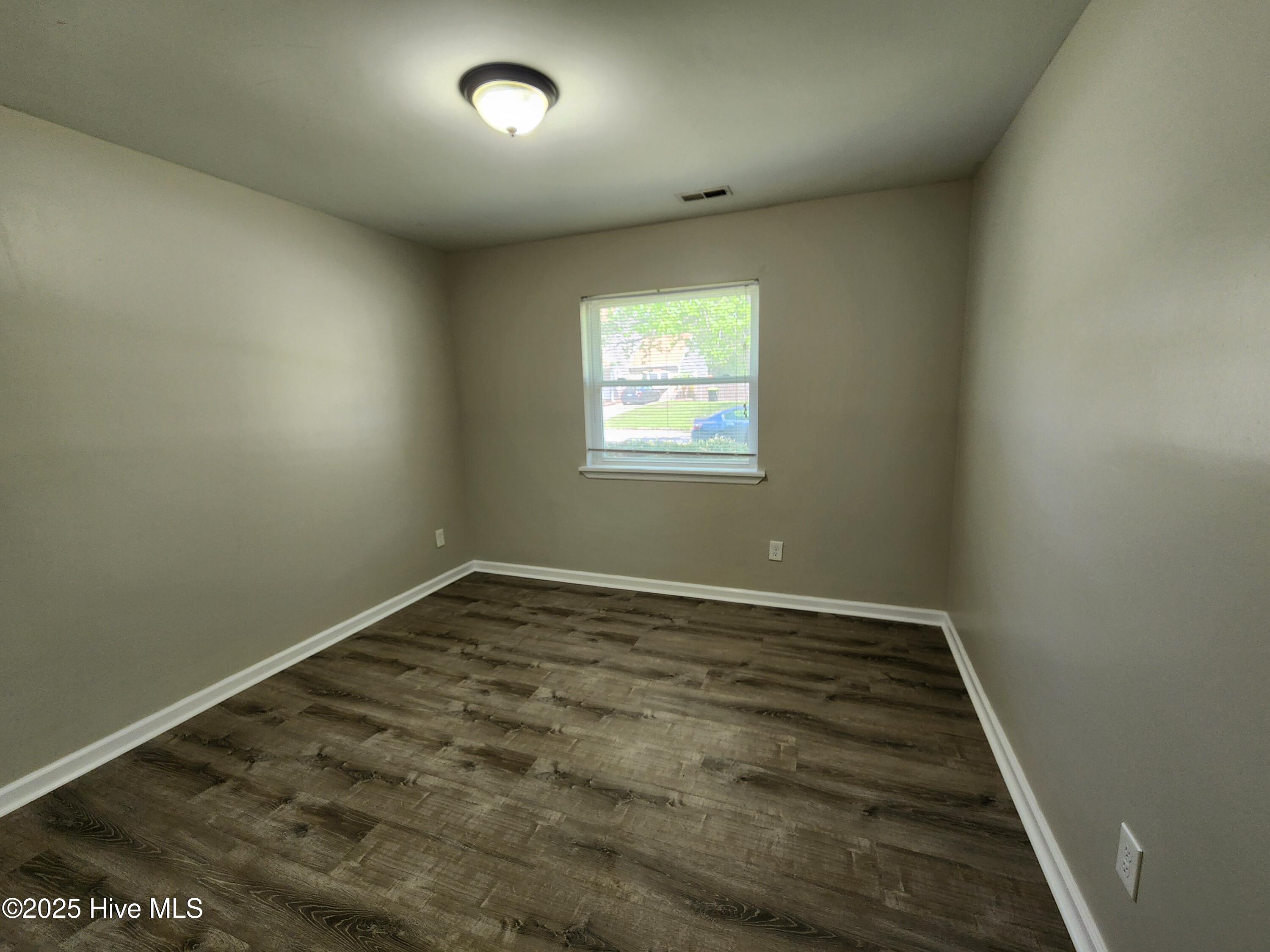 103 Hampton Court Property Photo 11