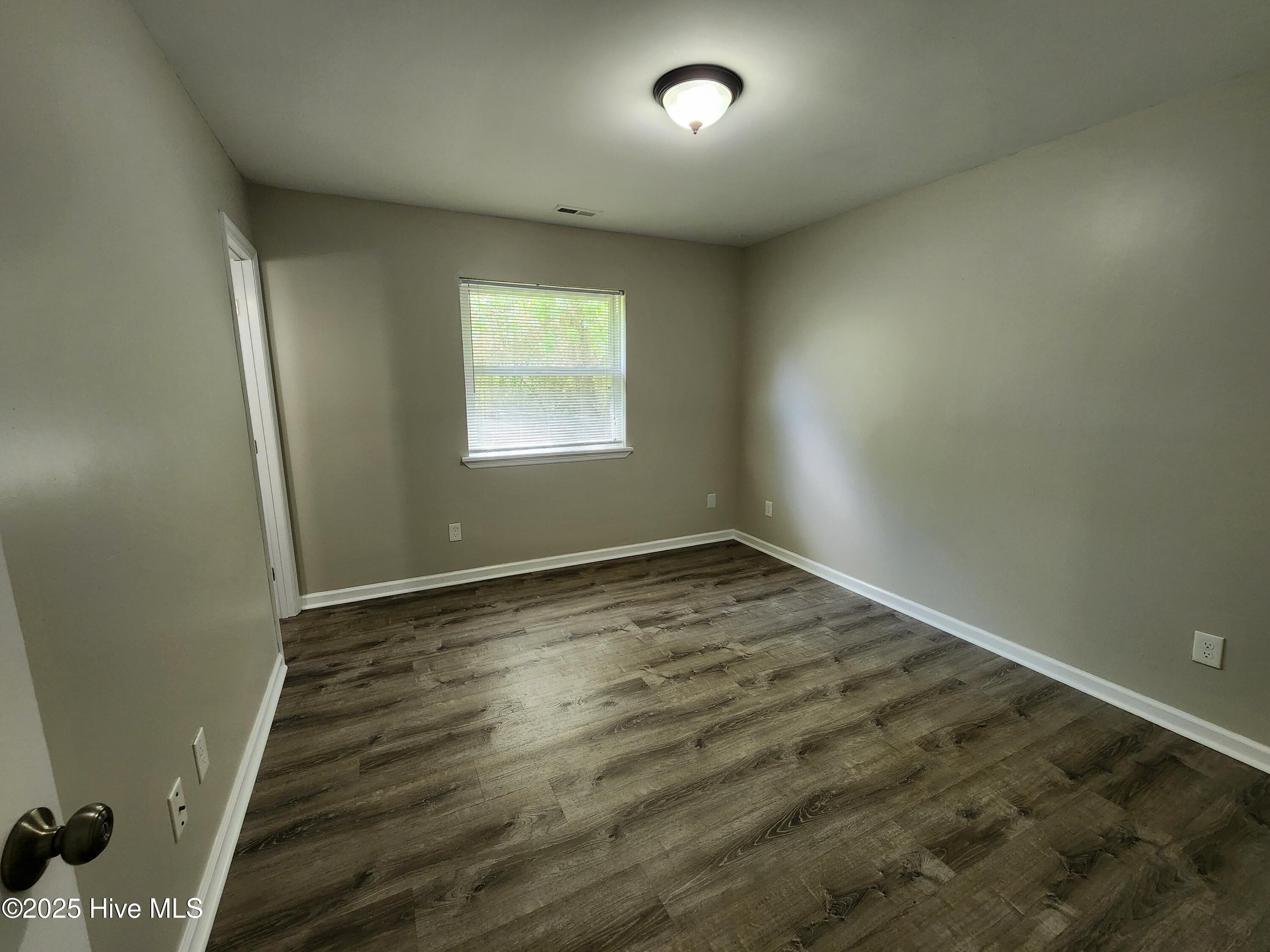 103 Hampton Court Property Photo 13