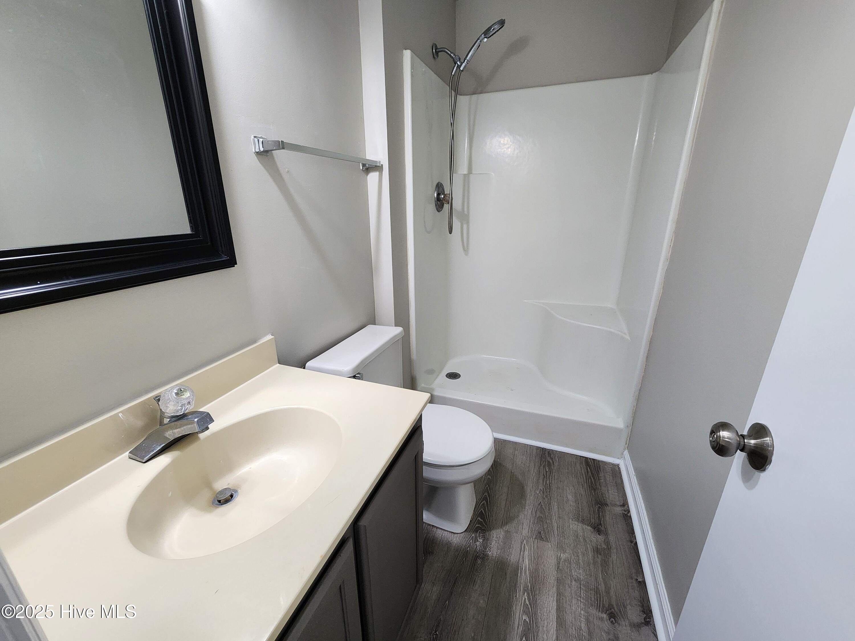 103 Hampton Court Property Photo 15