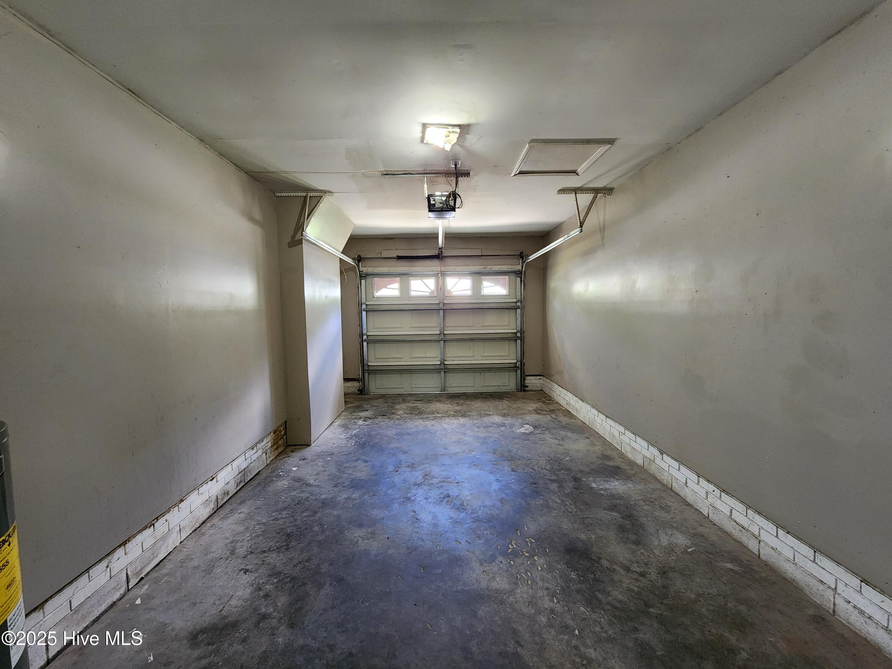 103 Hampton Court Property Photo 16