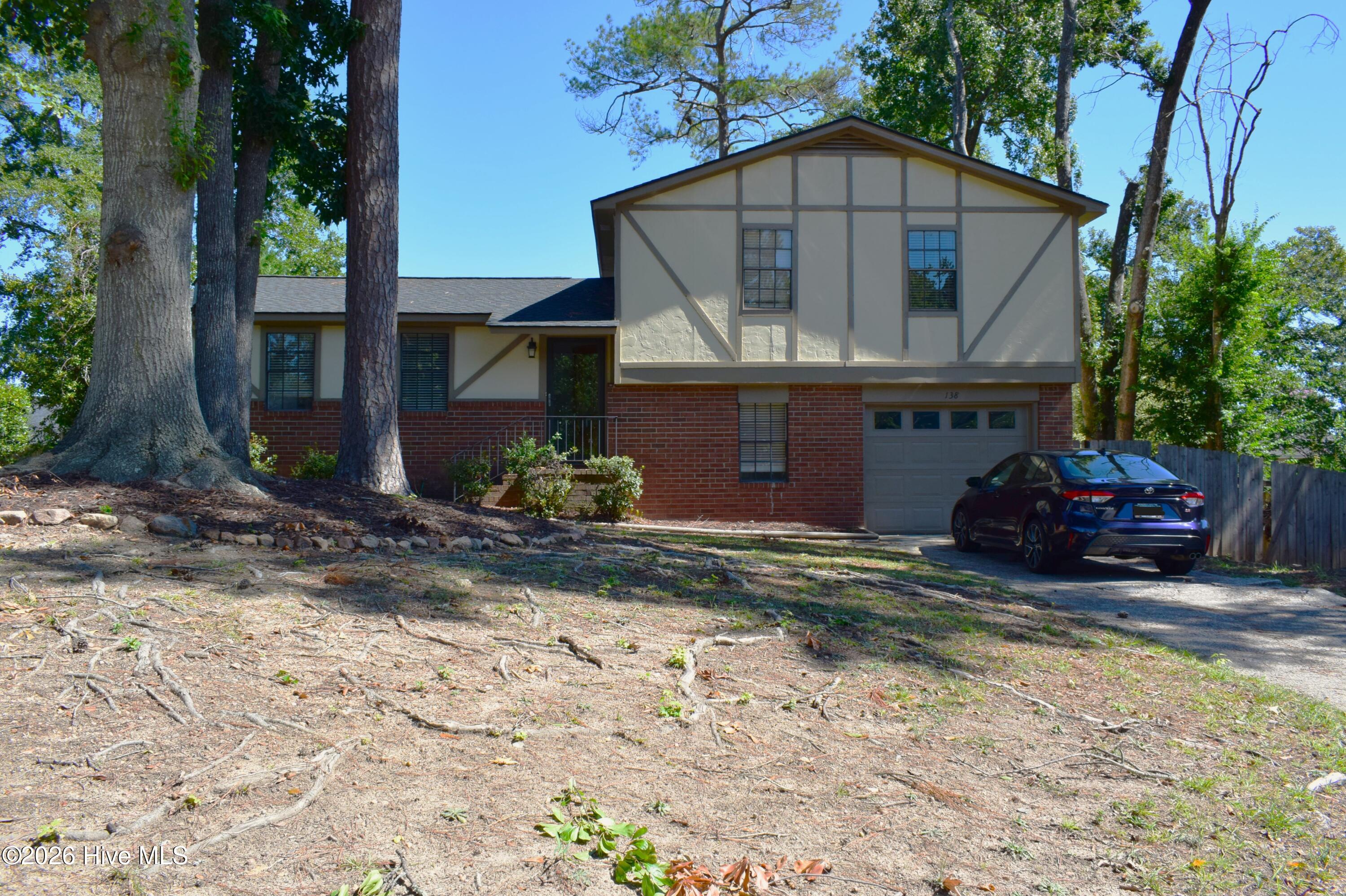 138 Oakridge Drive Property Photo 1