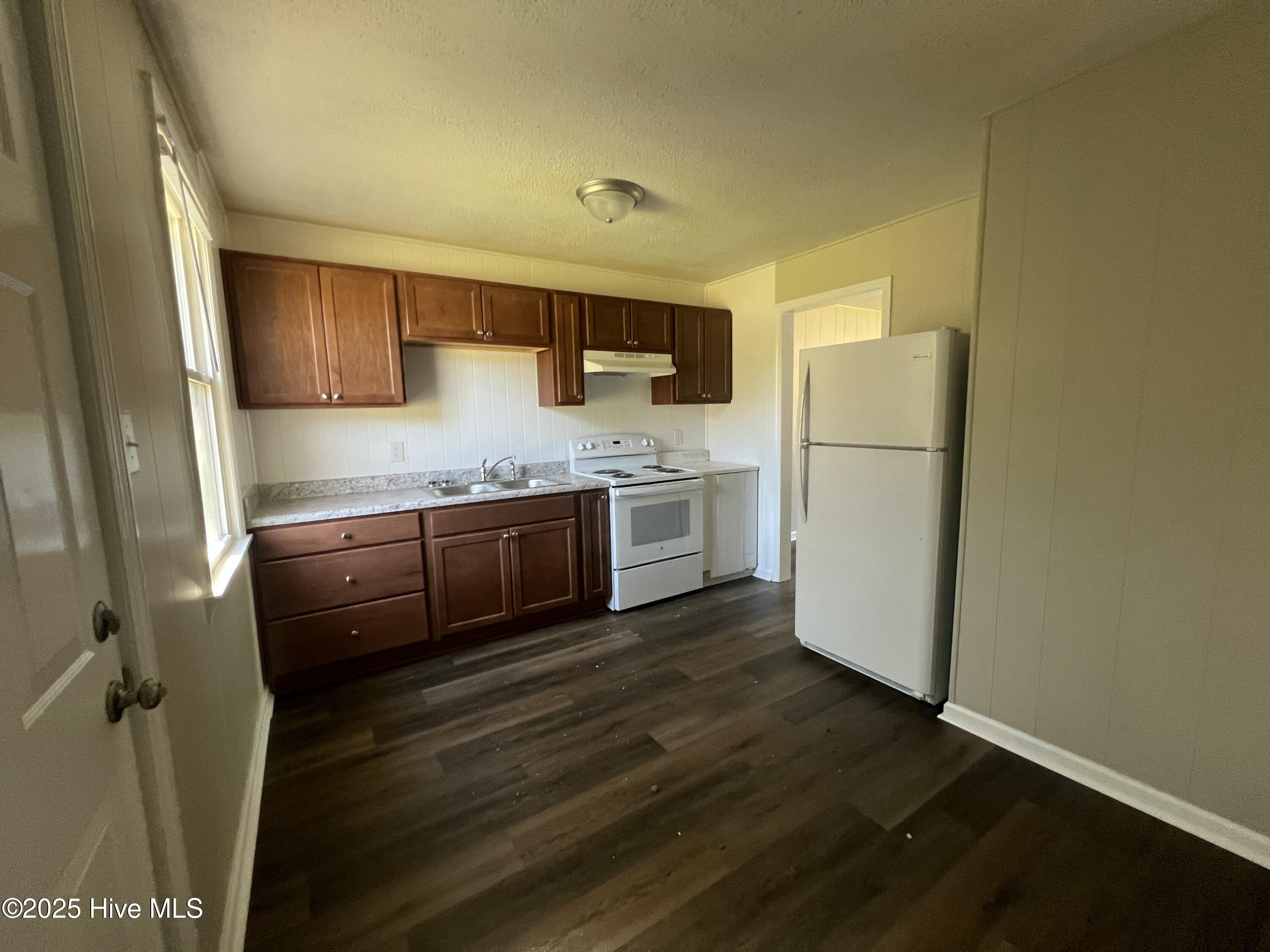1230 Davis Street Property Photo 5