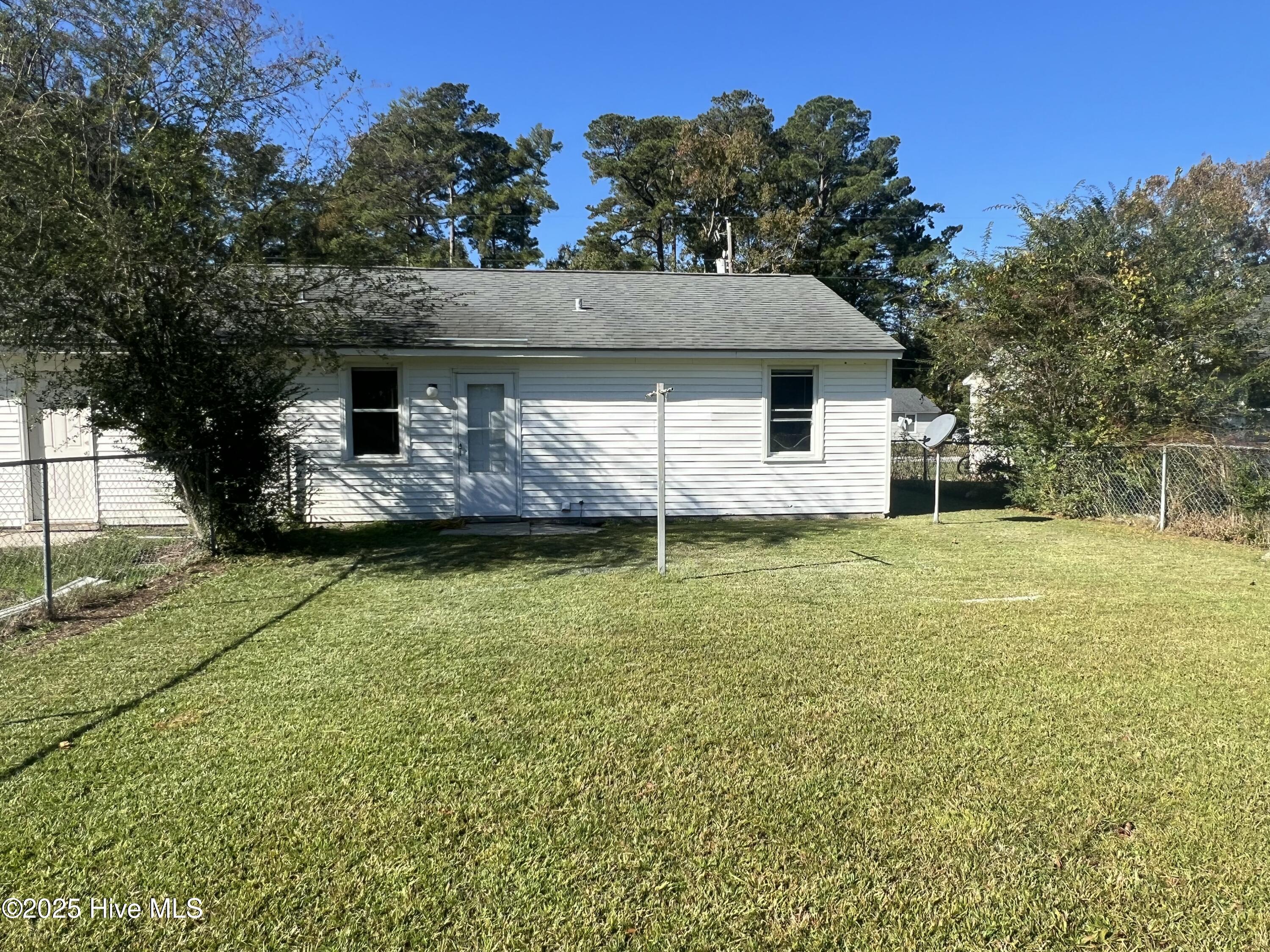 1230 Davis Street Property Photo 9