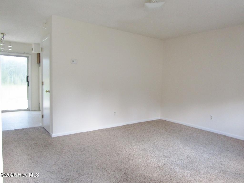 7 Port Court W B Property Photo 3