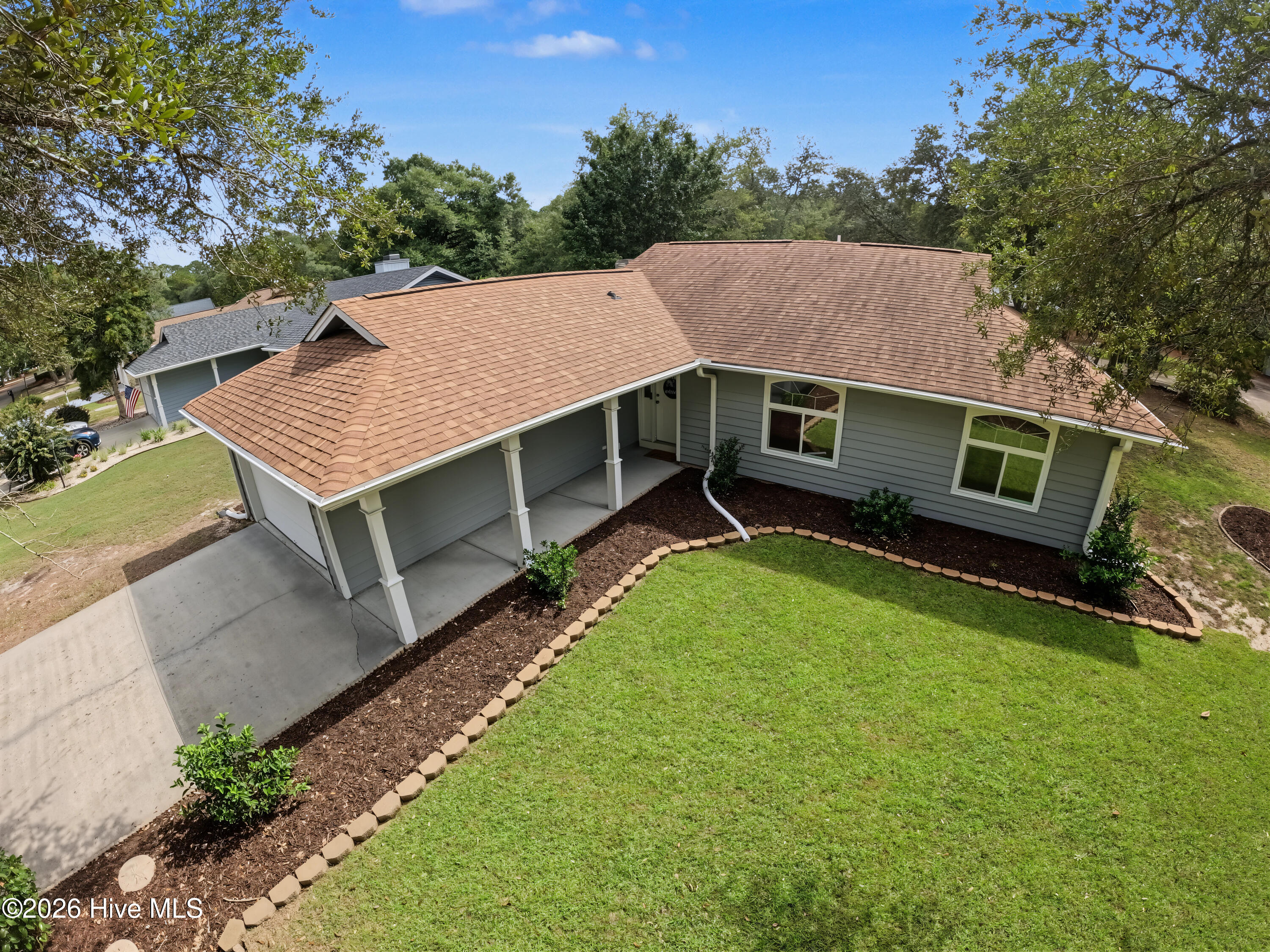 690 Fairway Drive E Property Photo 3
