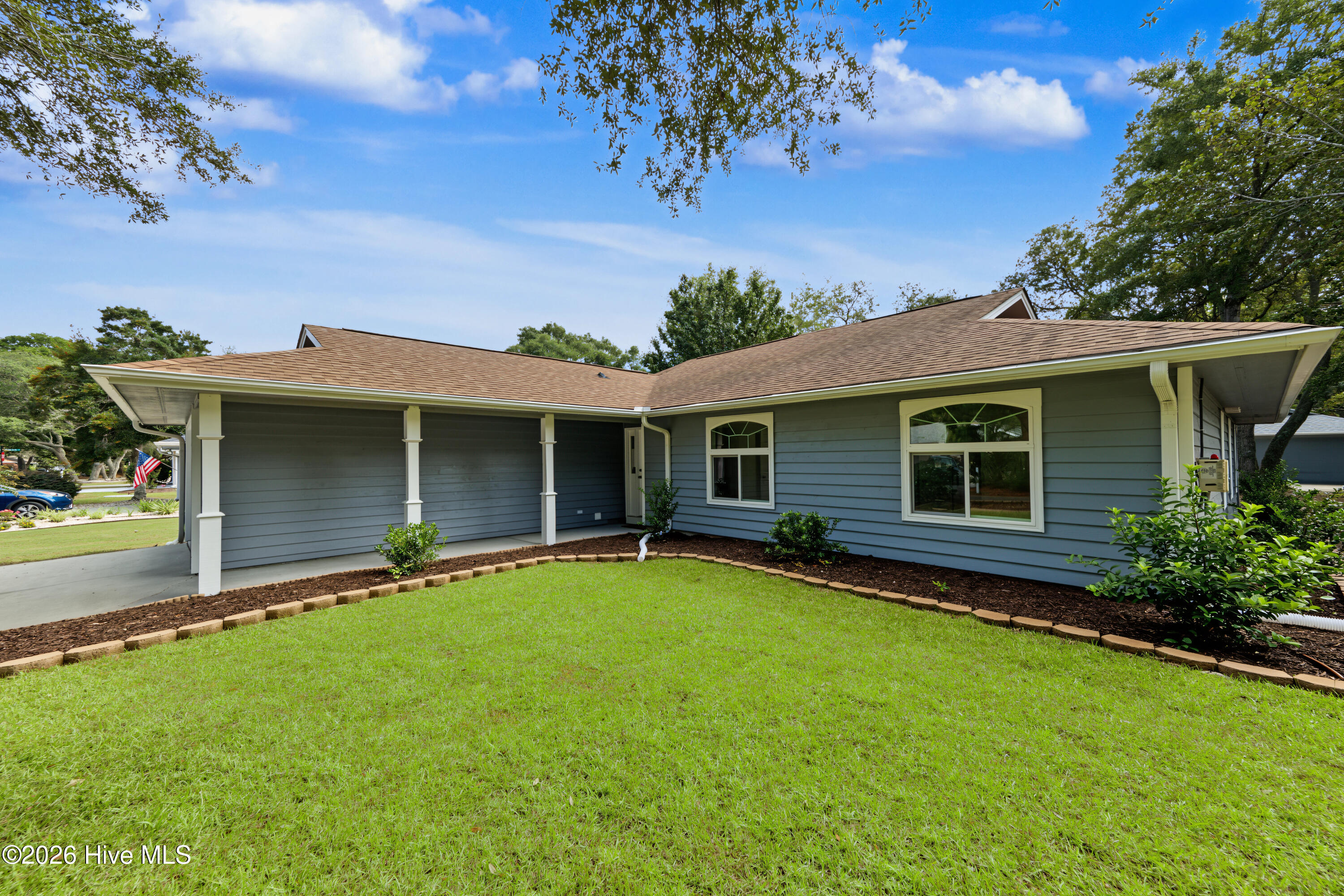 690 Fairway Drive E Property Photo 4