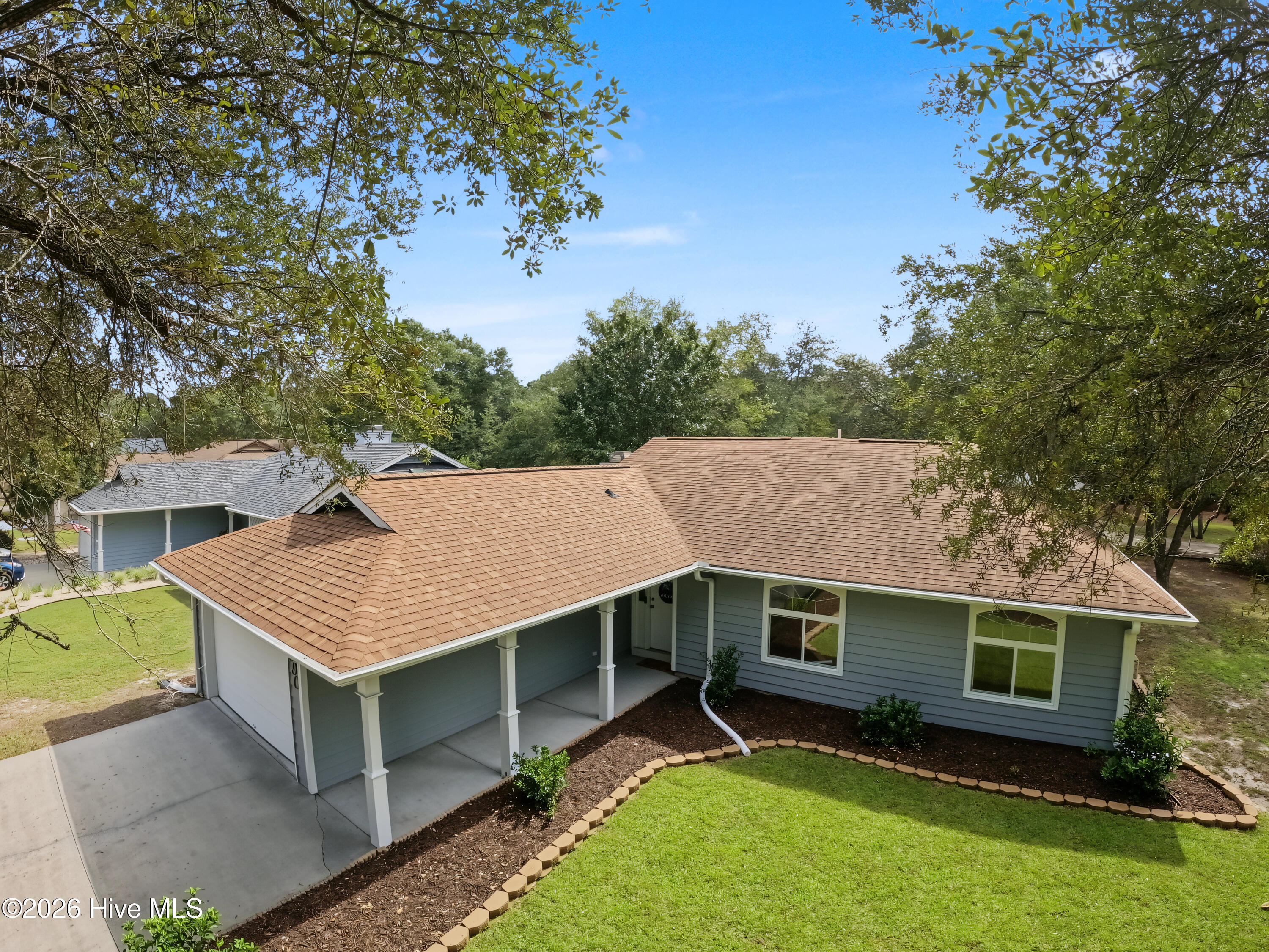 690 Fairway Drive E Property Photo 5