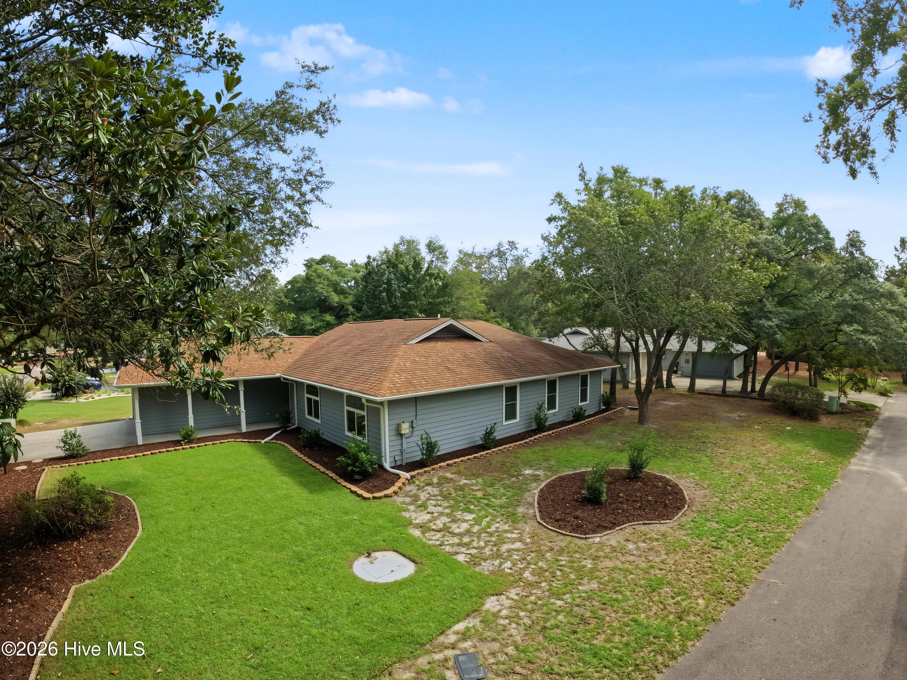 690 Fairway Drive E Property Photo 7