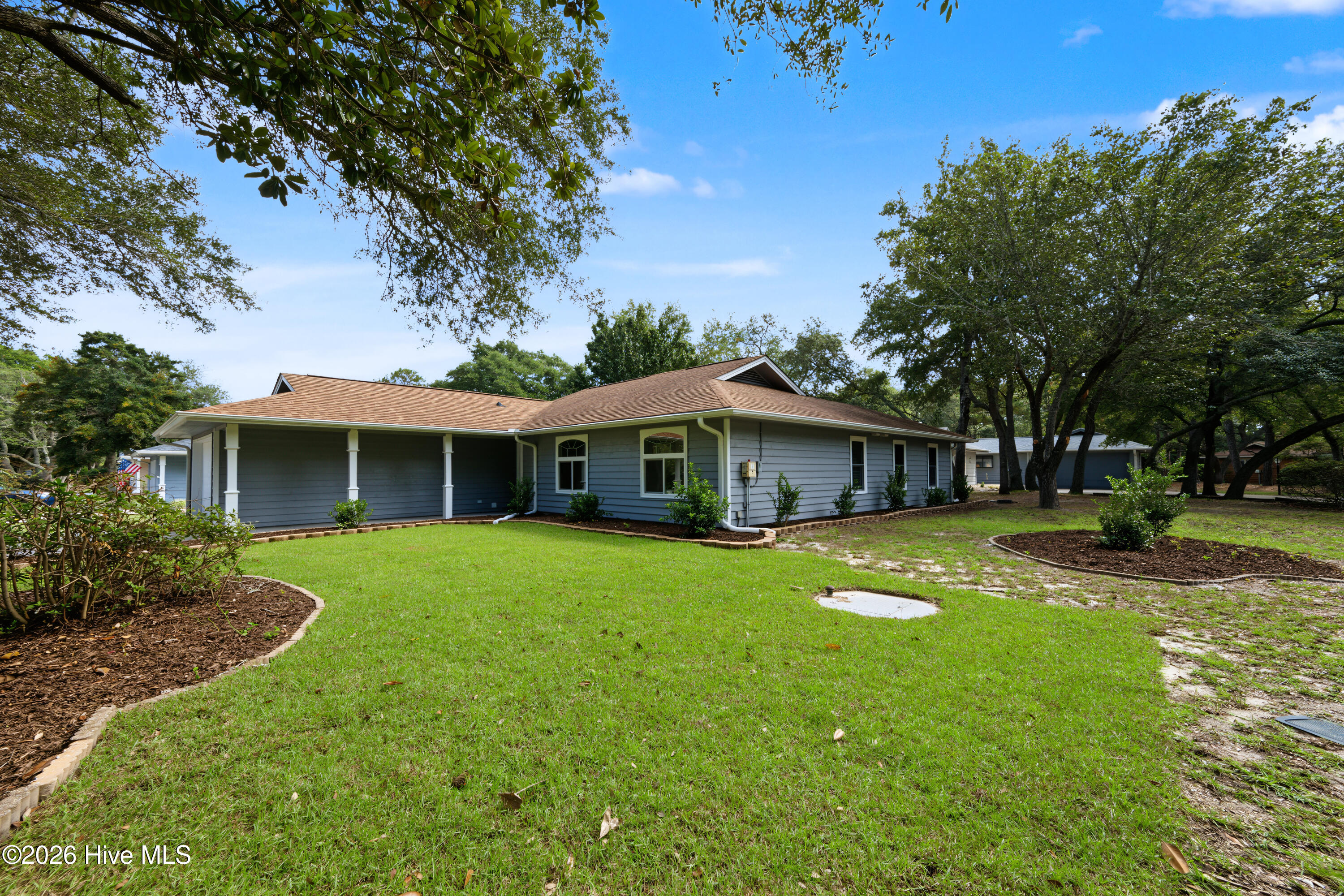 690 Fairway Drive E Property Photo 8