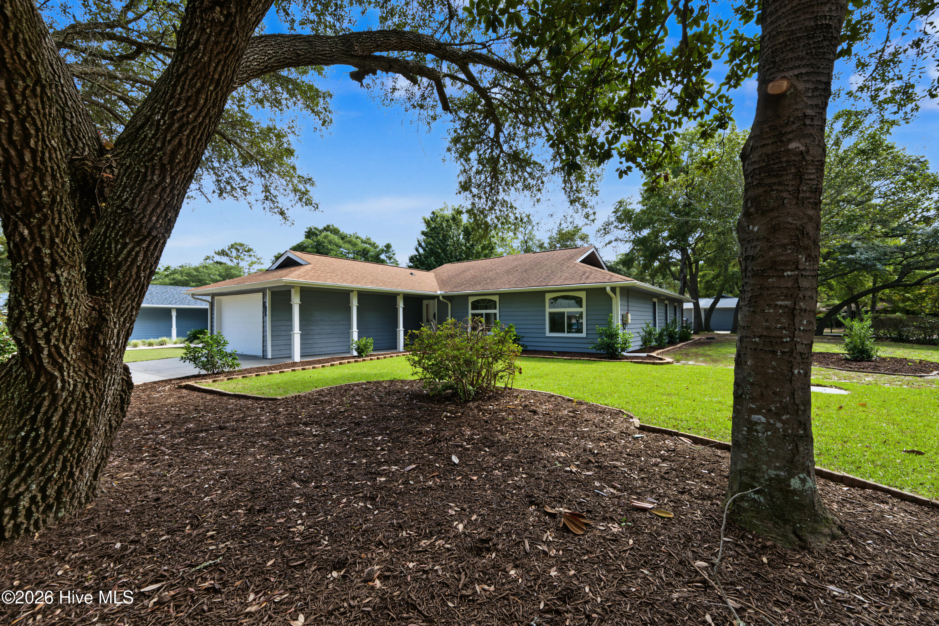690 Fairway Drive E Property Photo 9