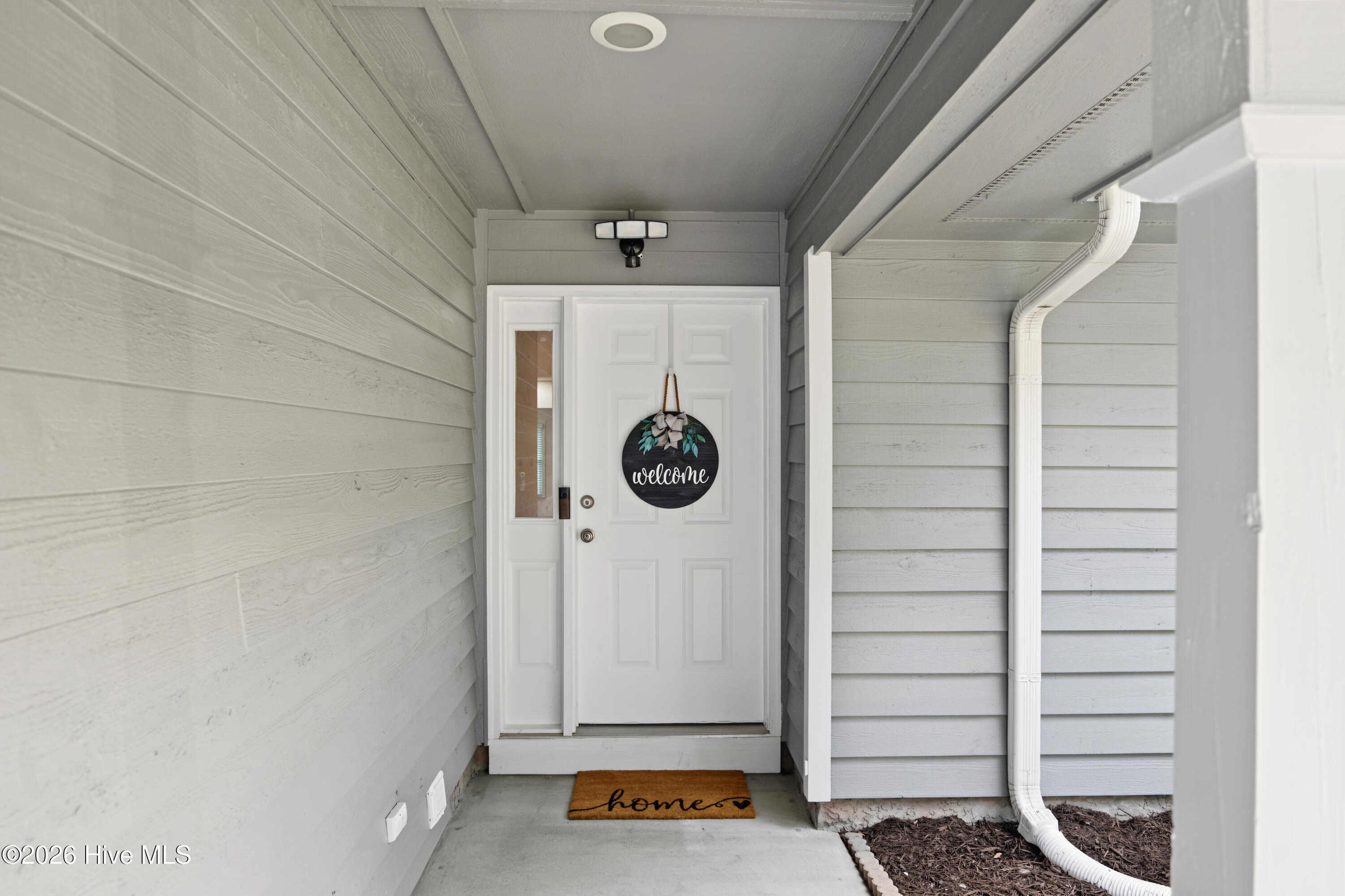 690 Fairway Drive E Property Photo 10