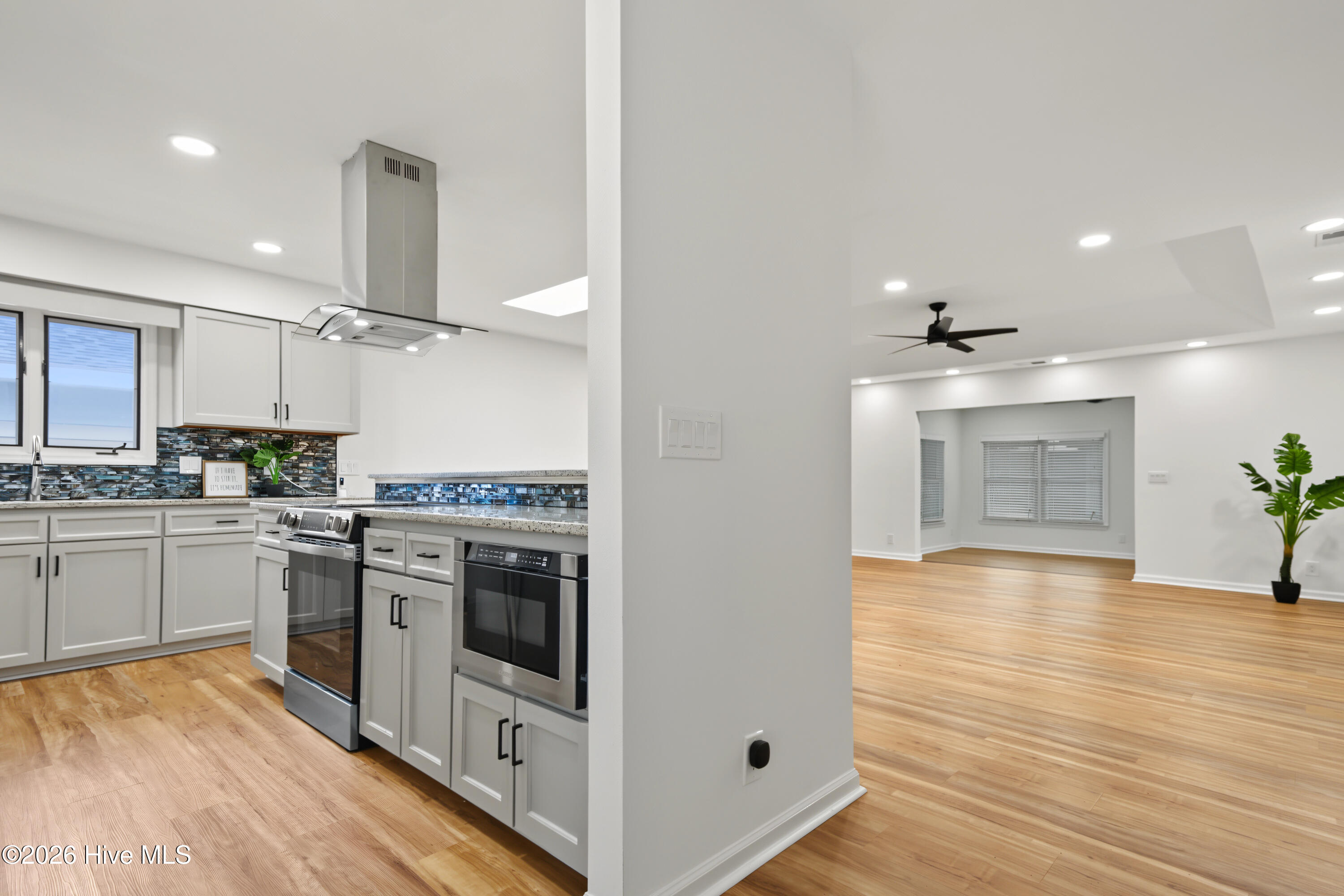 690 Fairway Drive E Property Photo 11