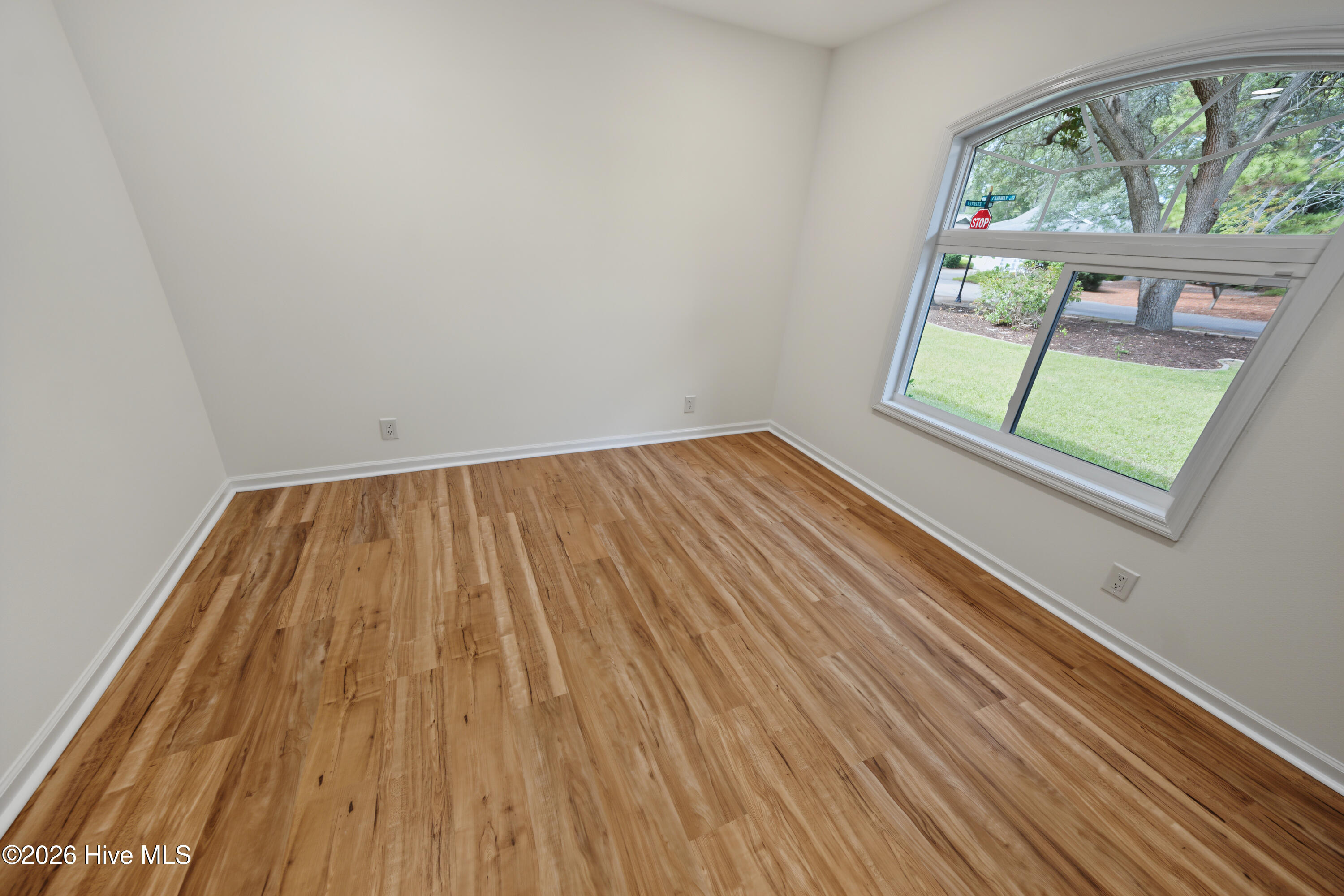 690 Fairway Drive E Property Photo 33