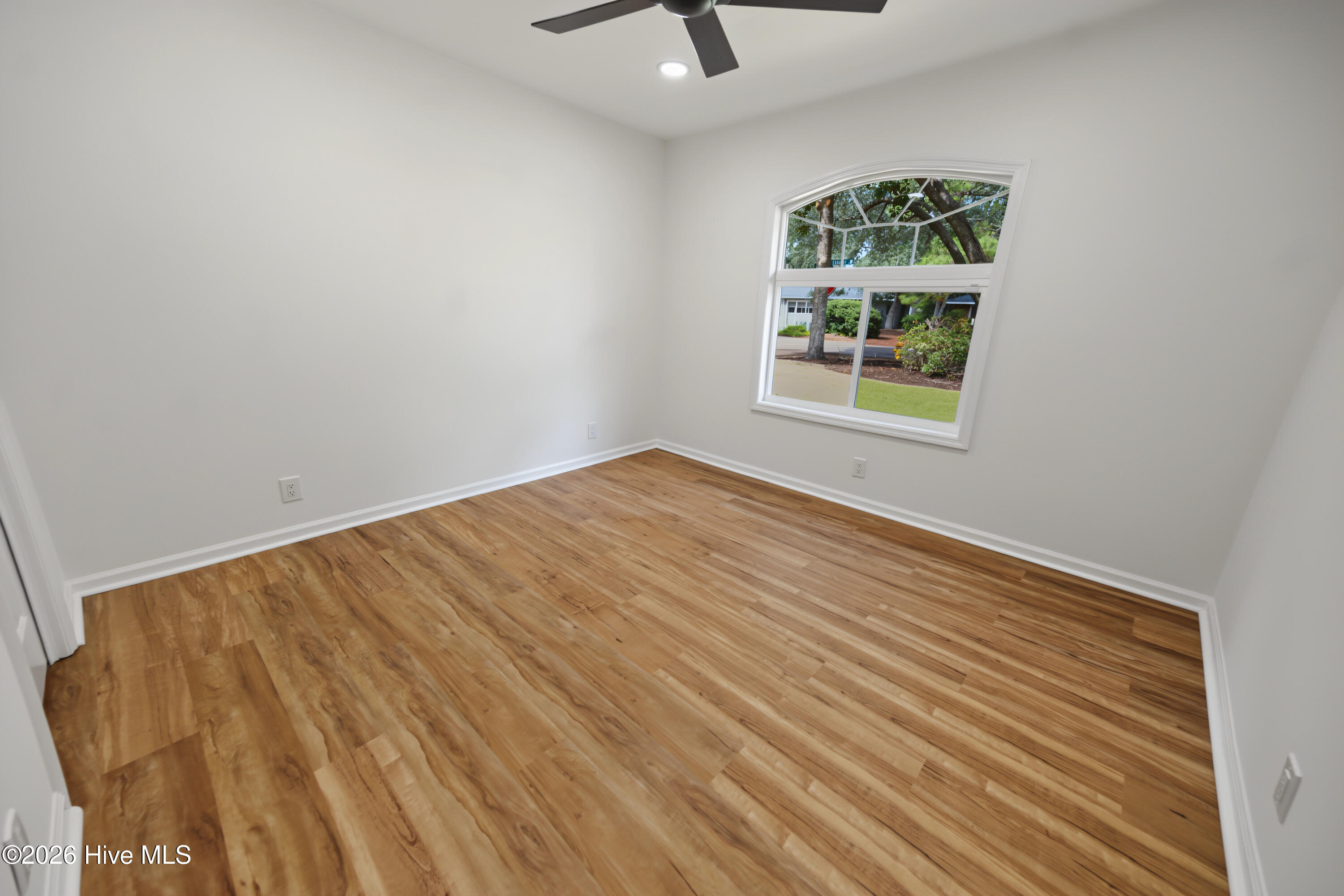 690 Fairway Drive E Property Photo 34