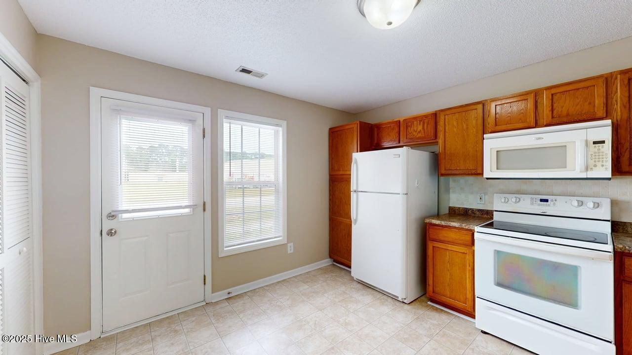 150 Cornerstone Place Property Photo 7