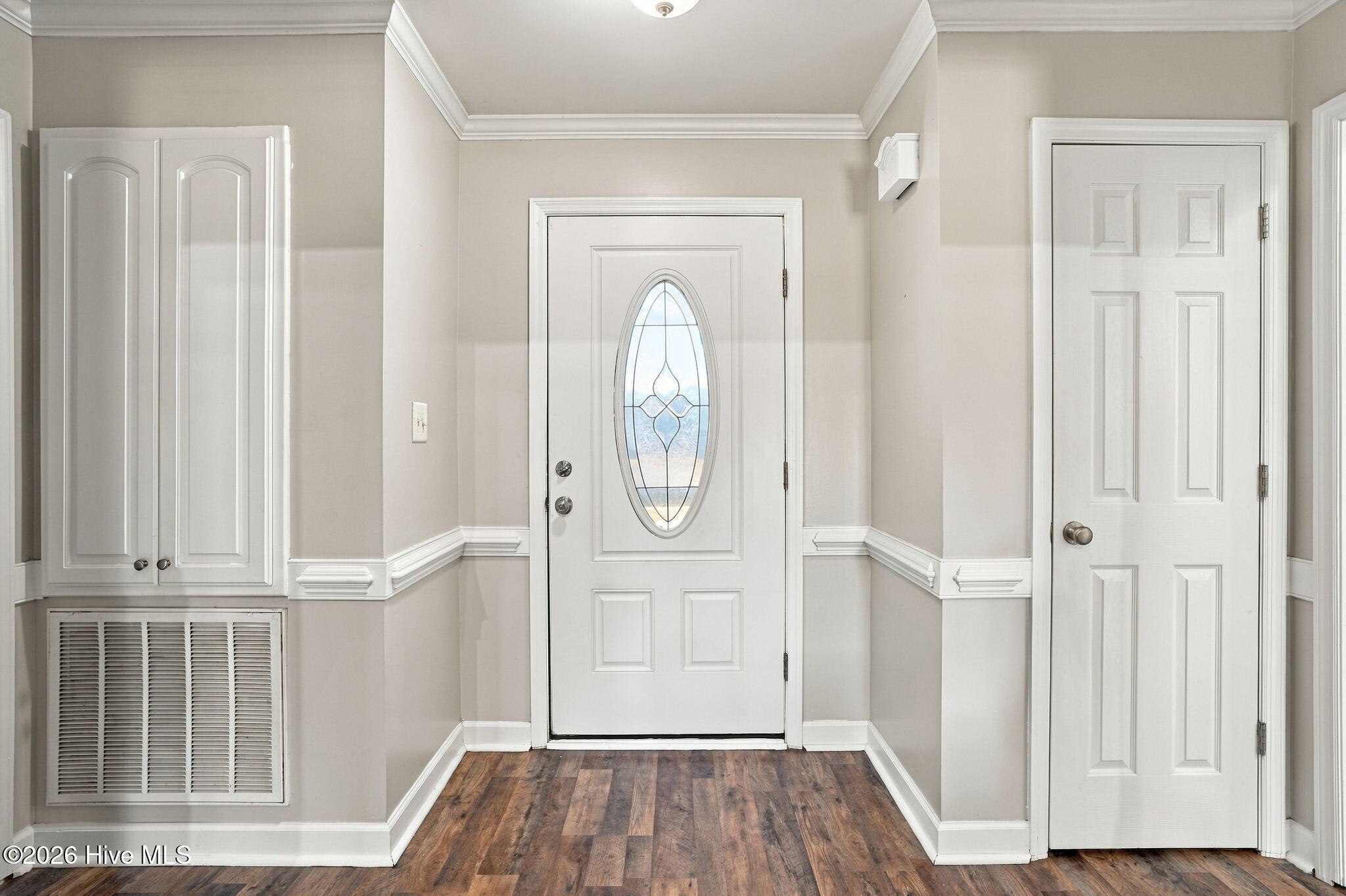 105 E Jamestown Street Property Photo 2