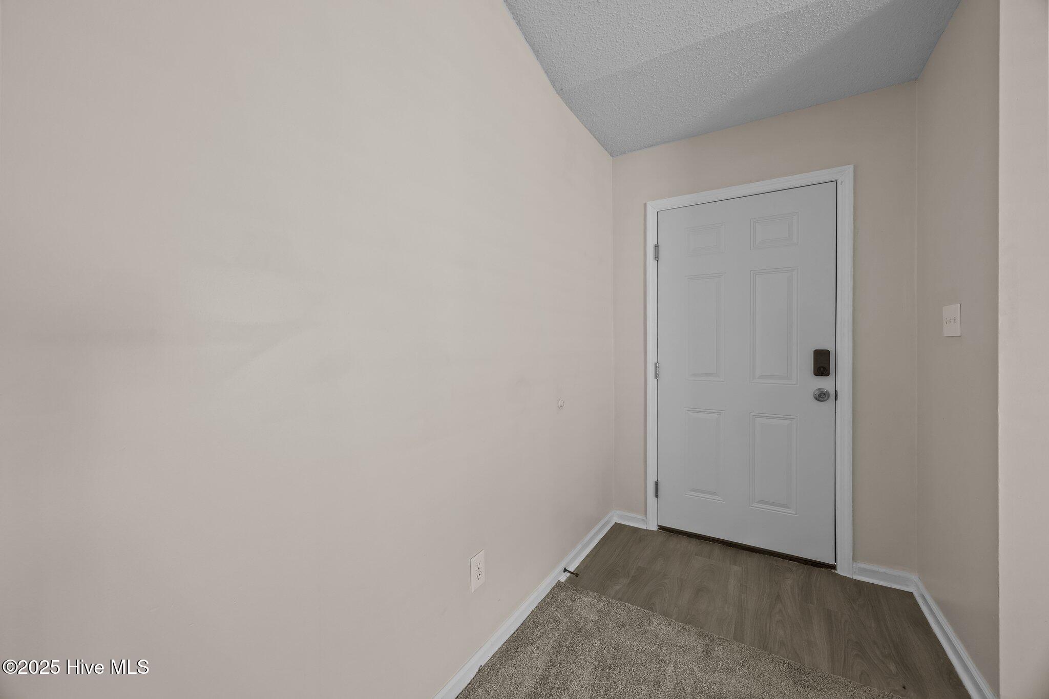 614 S Hampton Drive Property Photo 3