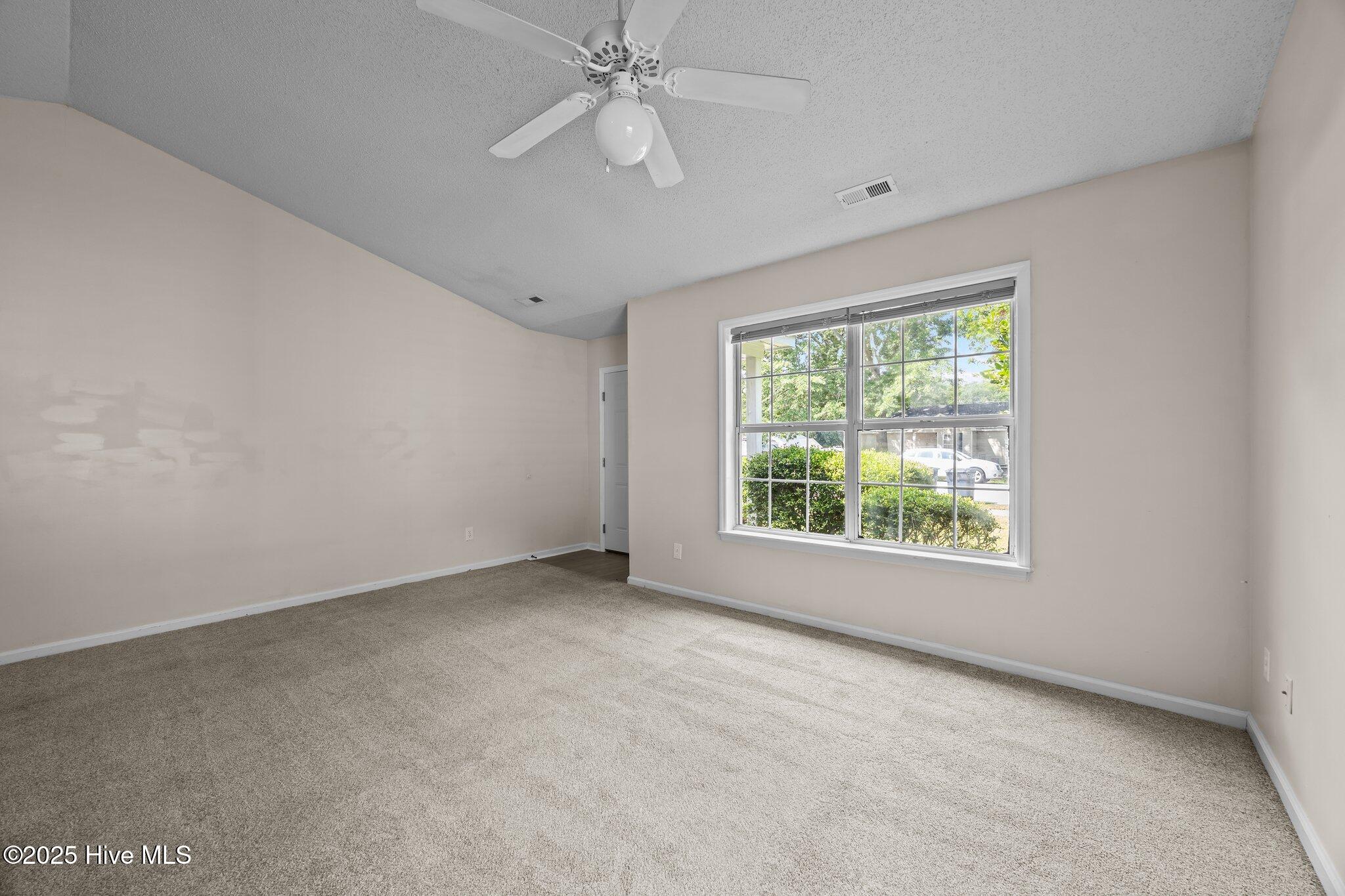 614 S Hampton Drive Property Photo 4