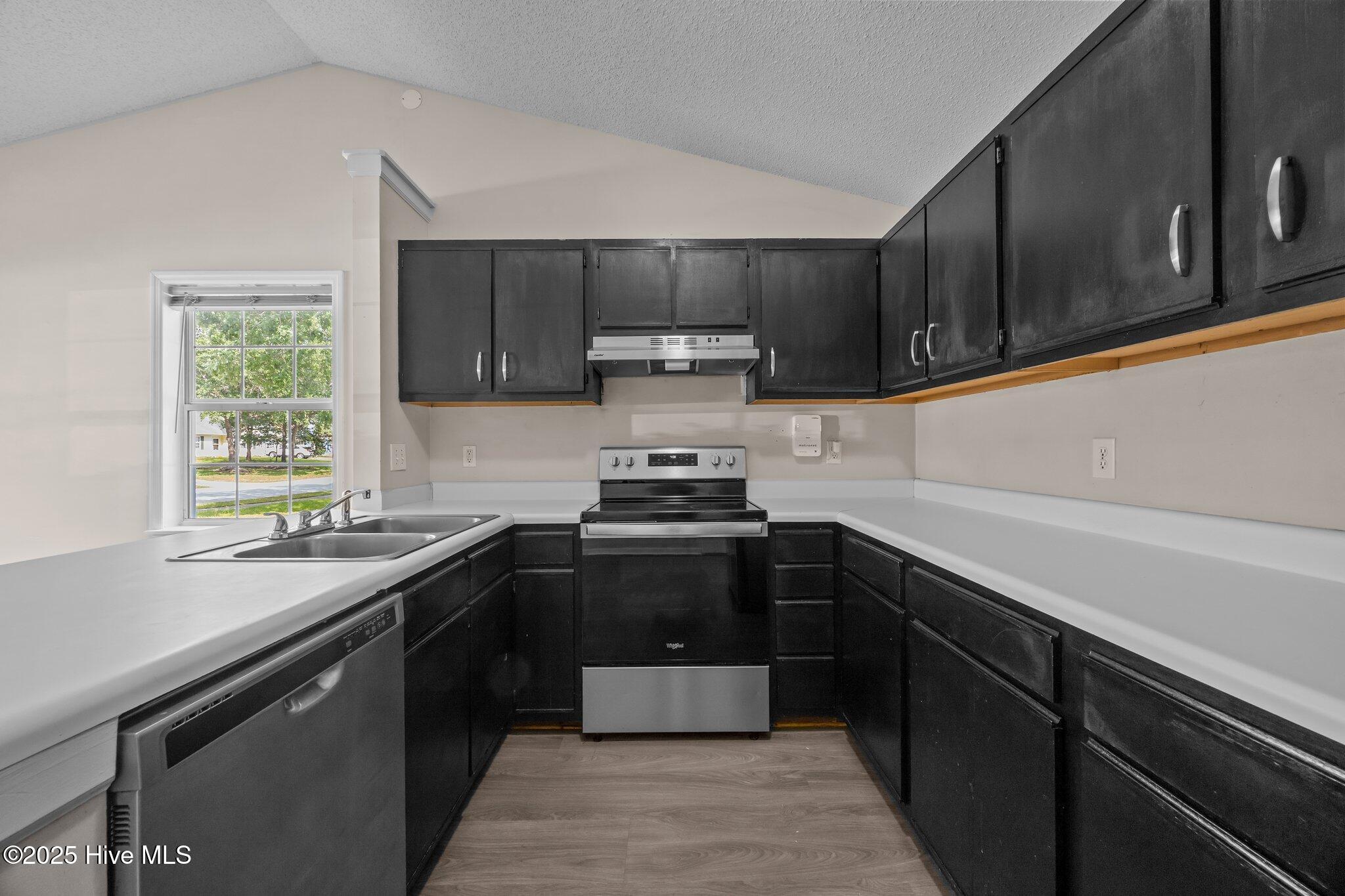 614 S Hampton Drive Property Photo 8