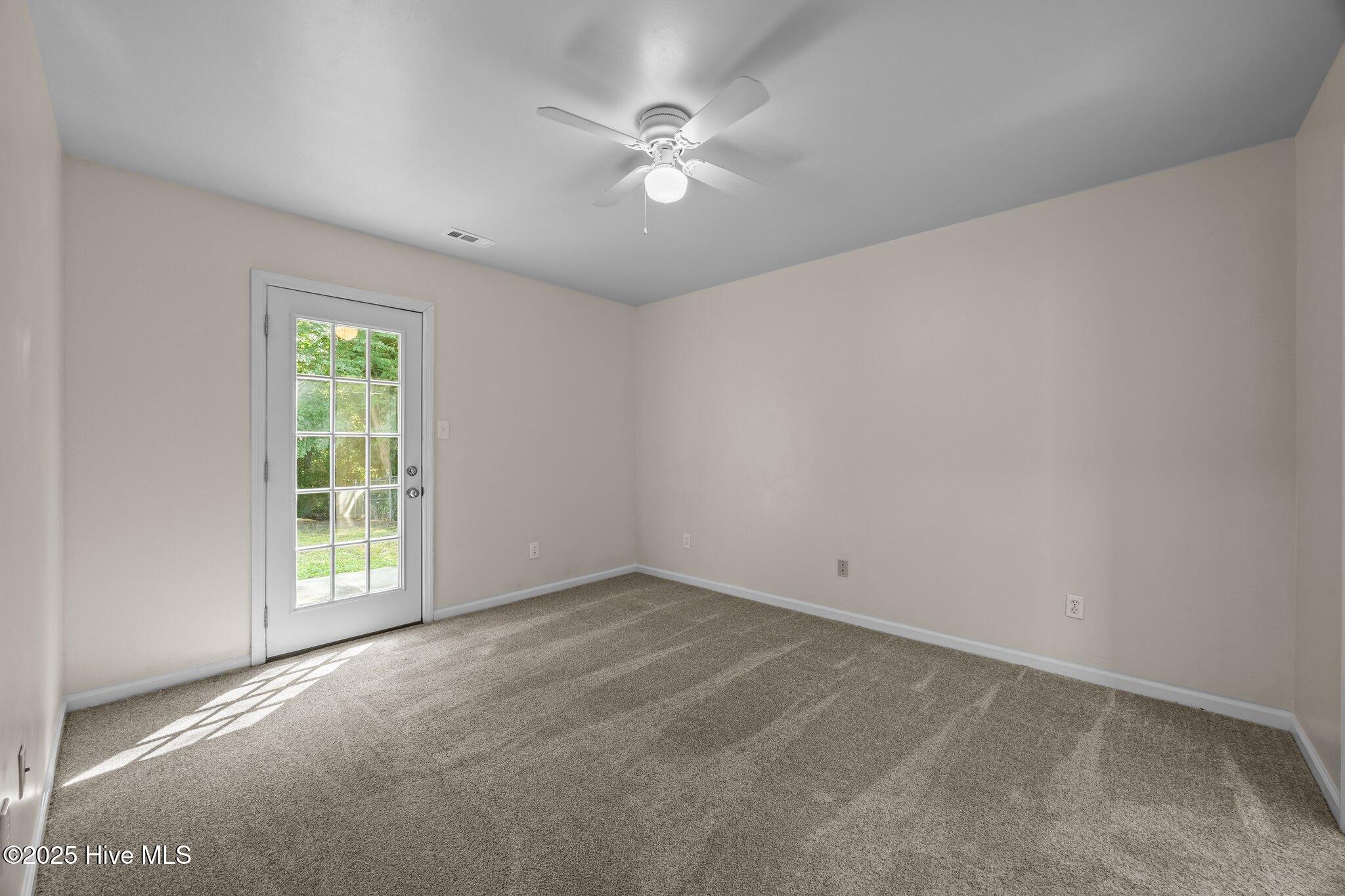 614 S Hampton Drive Property Photo 15