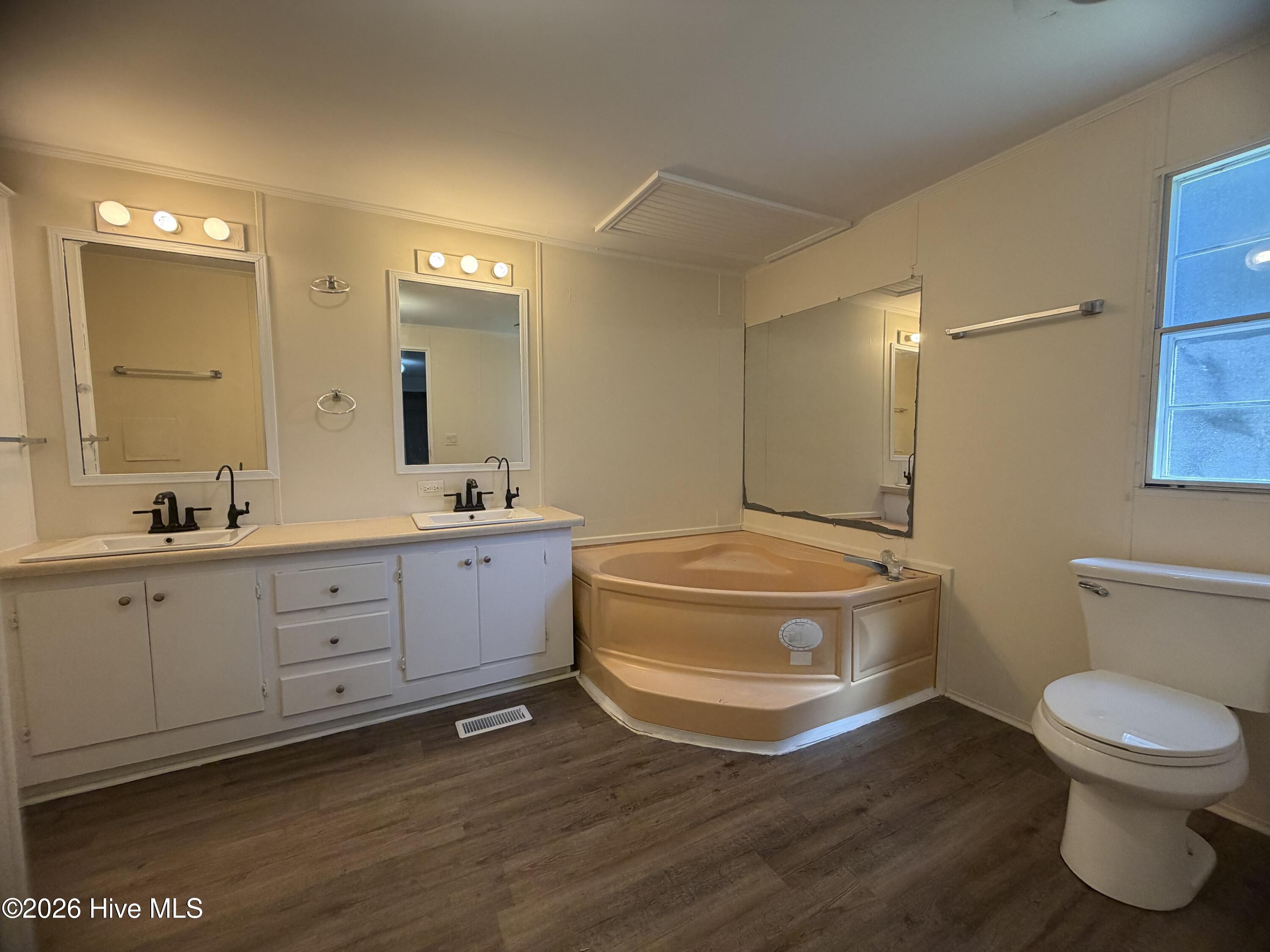 335 Cottonwood Lane Property Photo 9