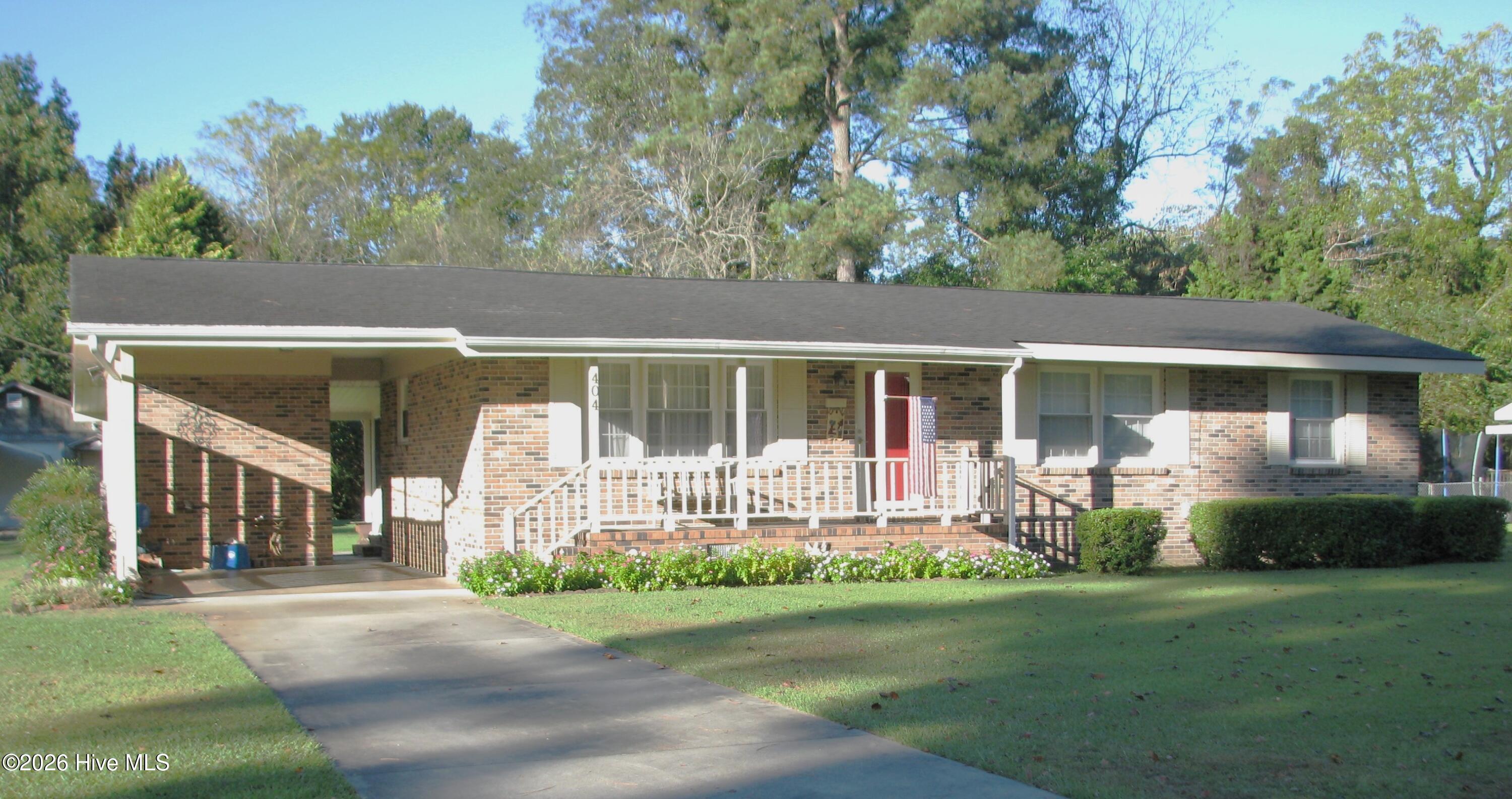 404 Roanoke Avenue Property Photo 1