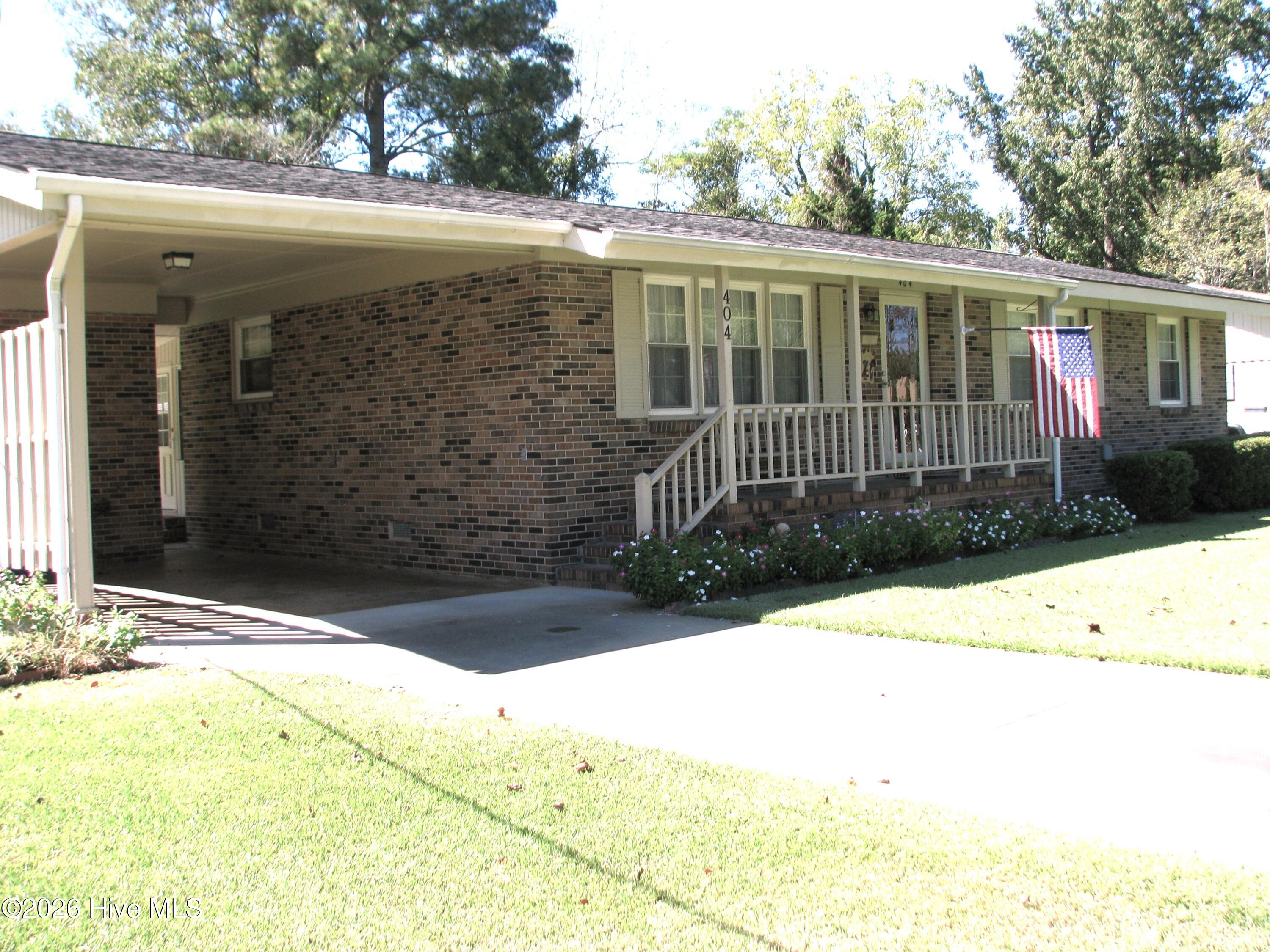 404 Roanoke Avenue Property Photo 2