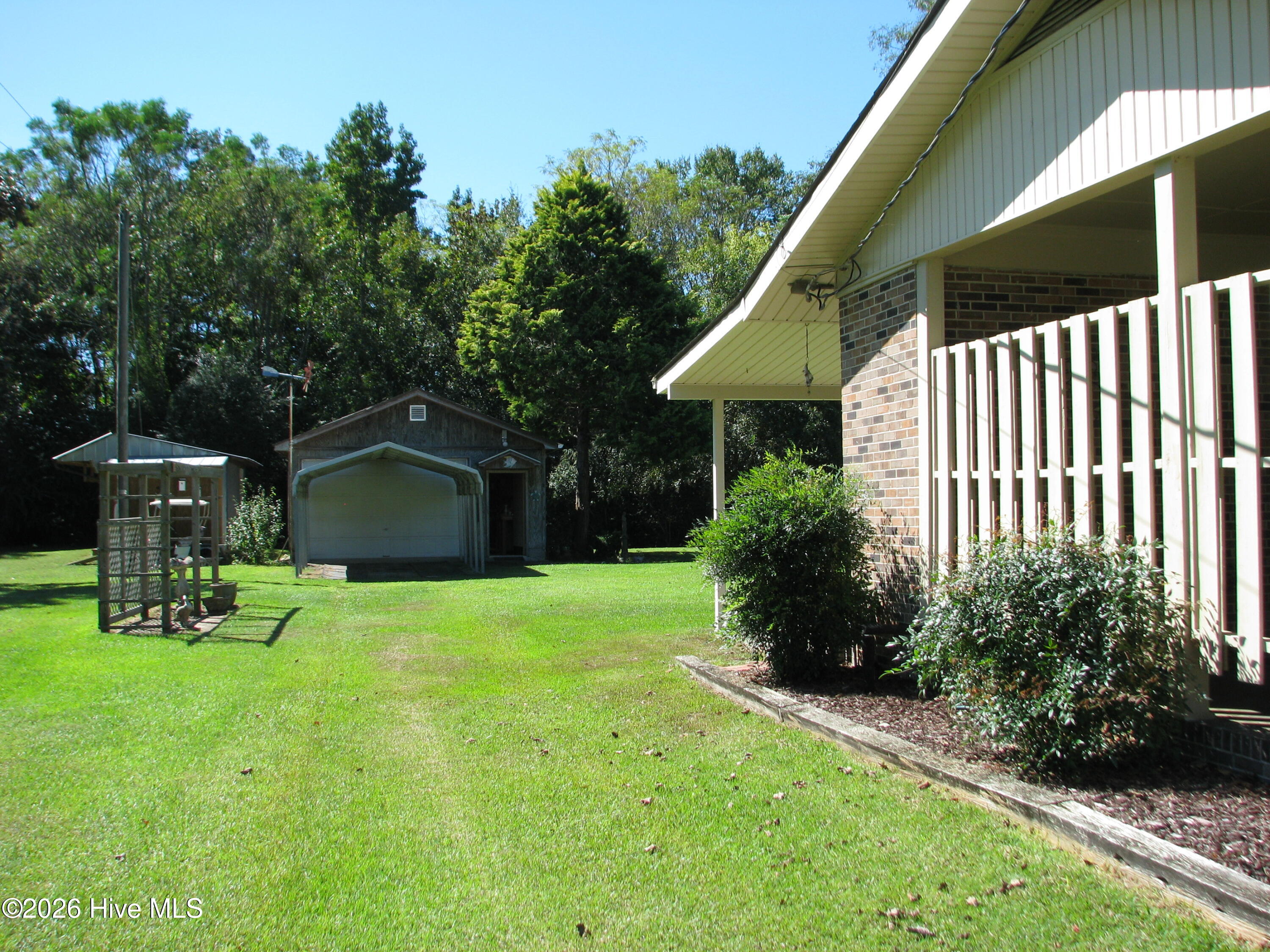 404 Roanoke Avenue Property Photo 3