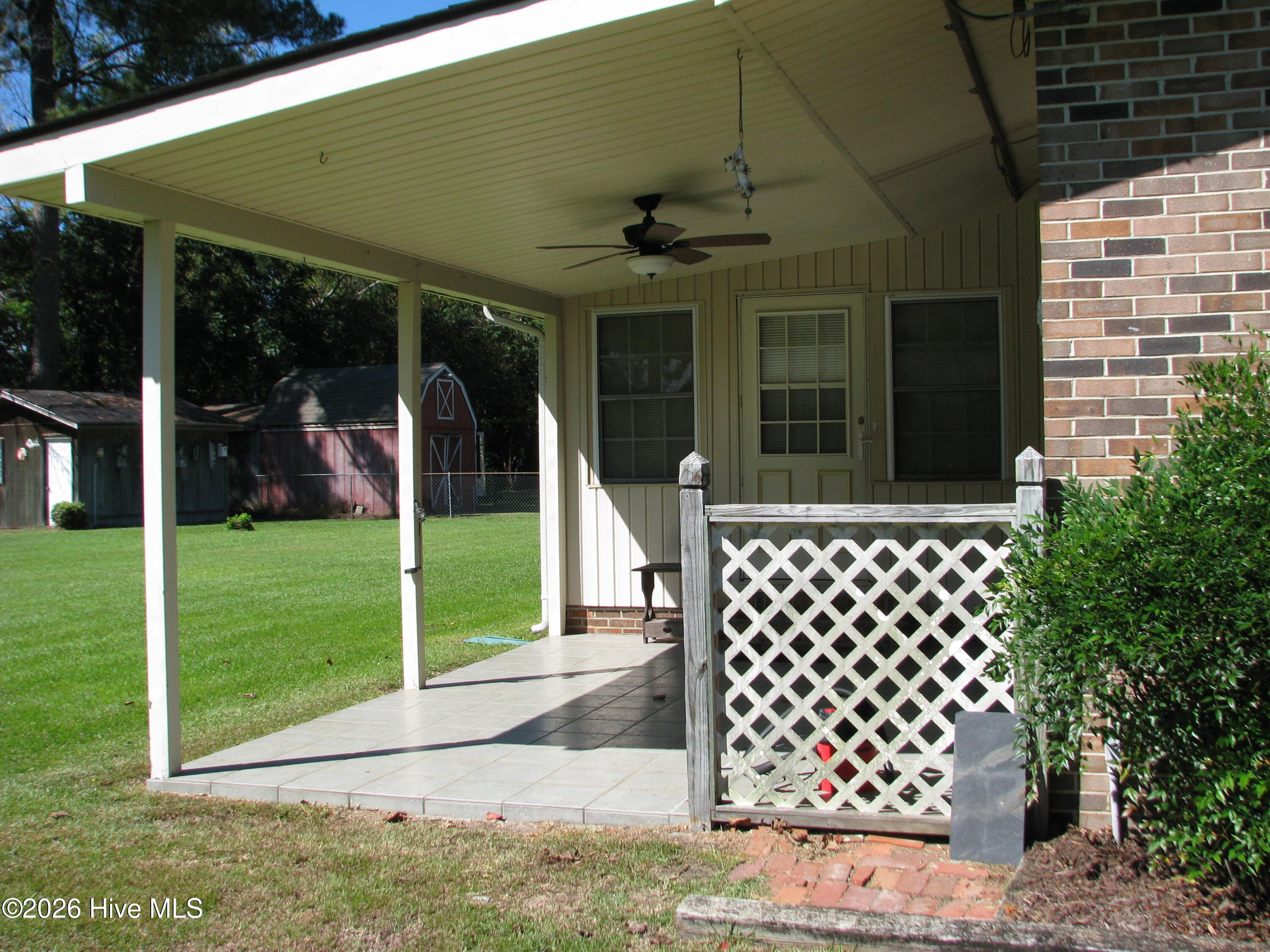 404 Roanoke Avenue Property Photo 5