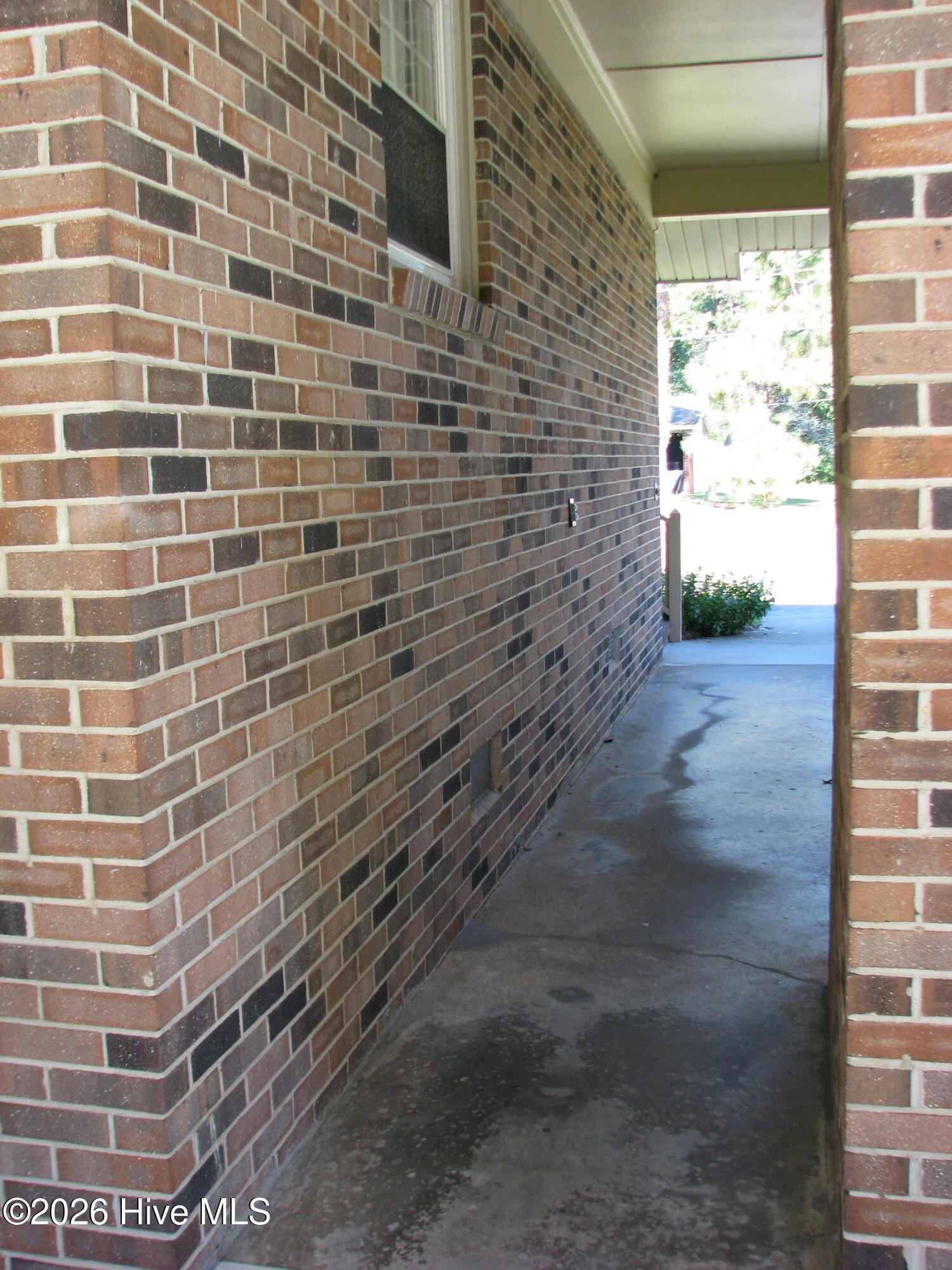 404 Roanoke Avenue Property Photo 7