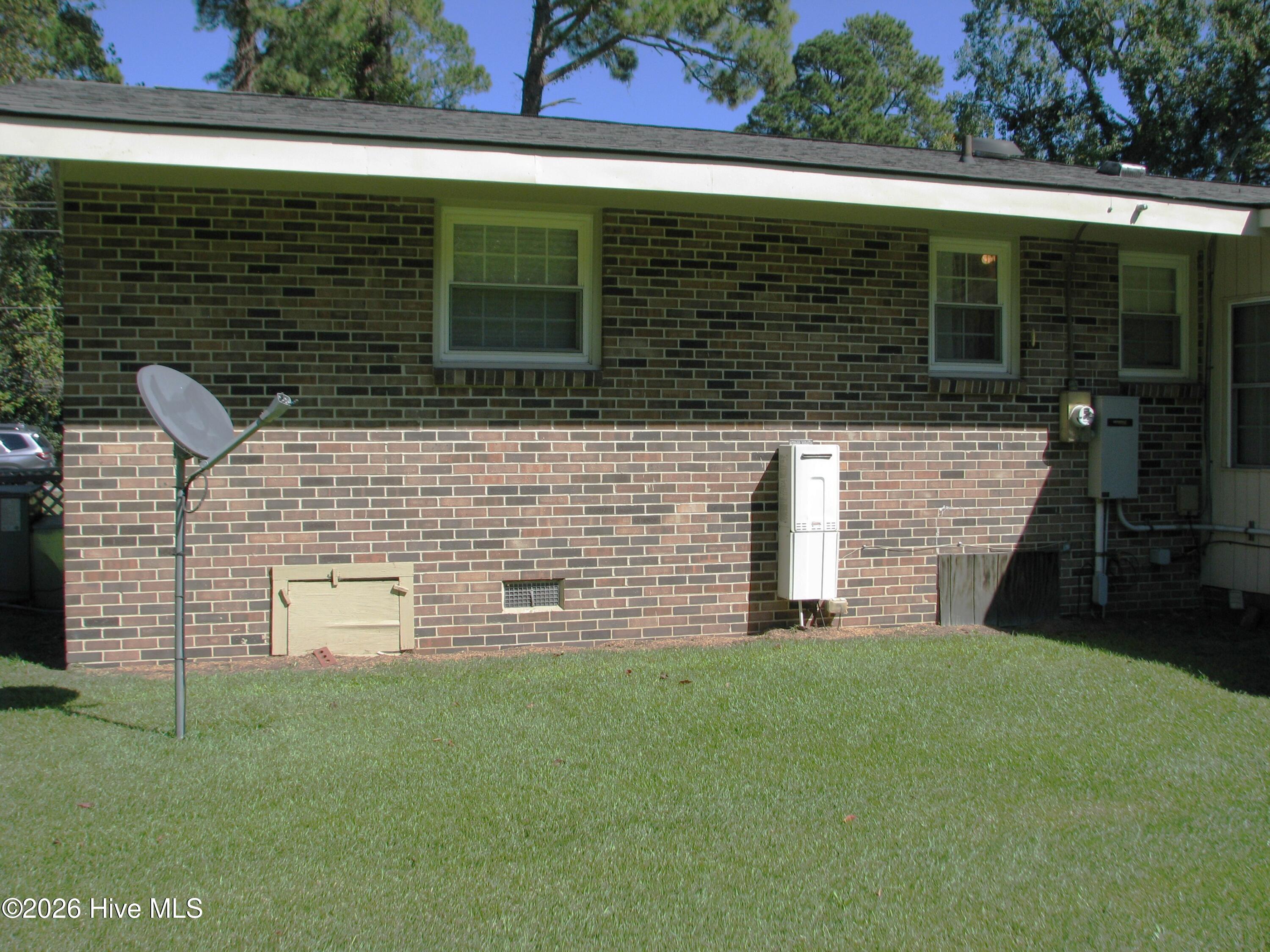 404 Roanoke Avenue Property Photo 10