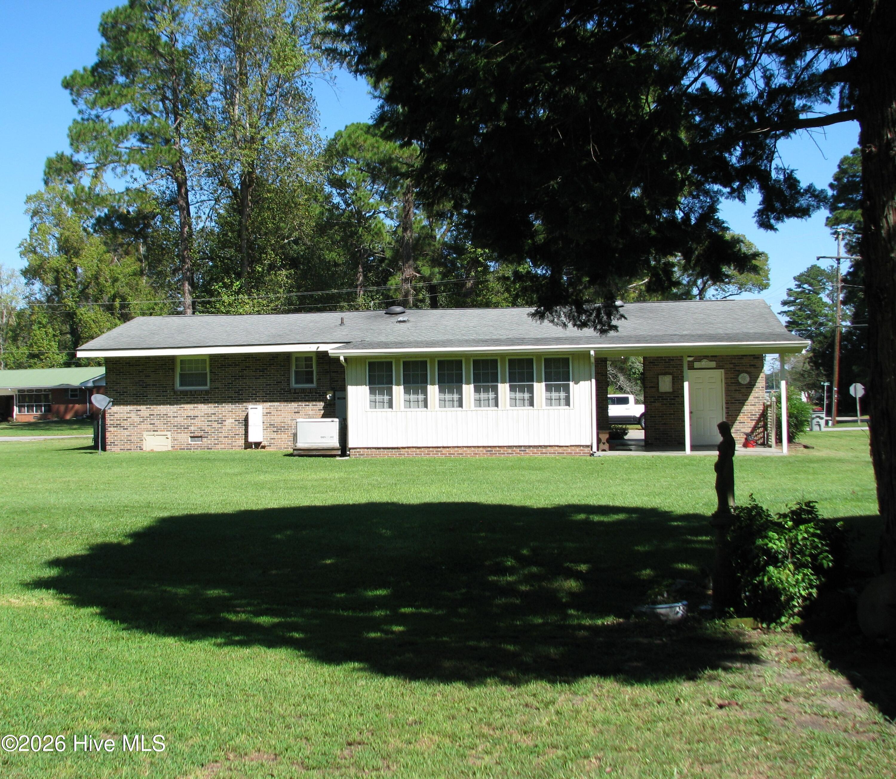404 Roanoke Avenue Property Photo 11