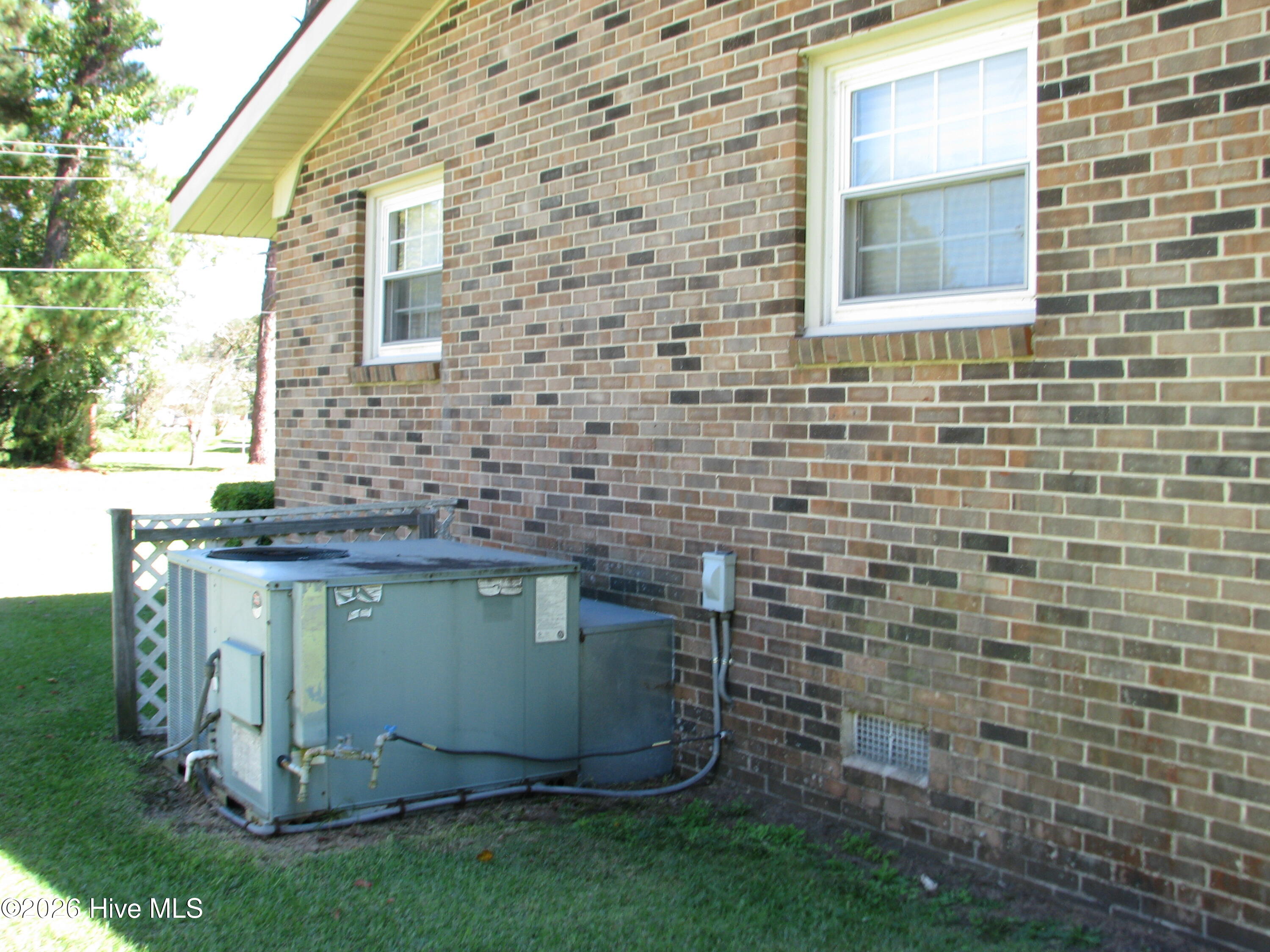 404 Roanoke Avenue Property Photo 13