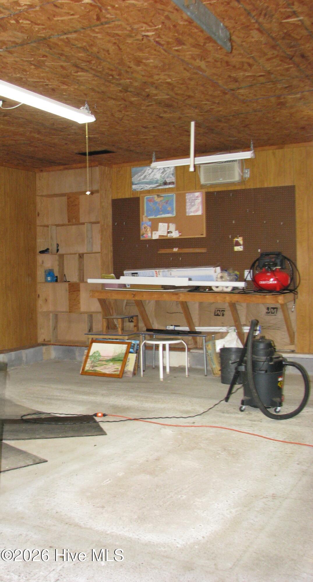 404 Roanoke Avenue Property Photo 15