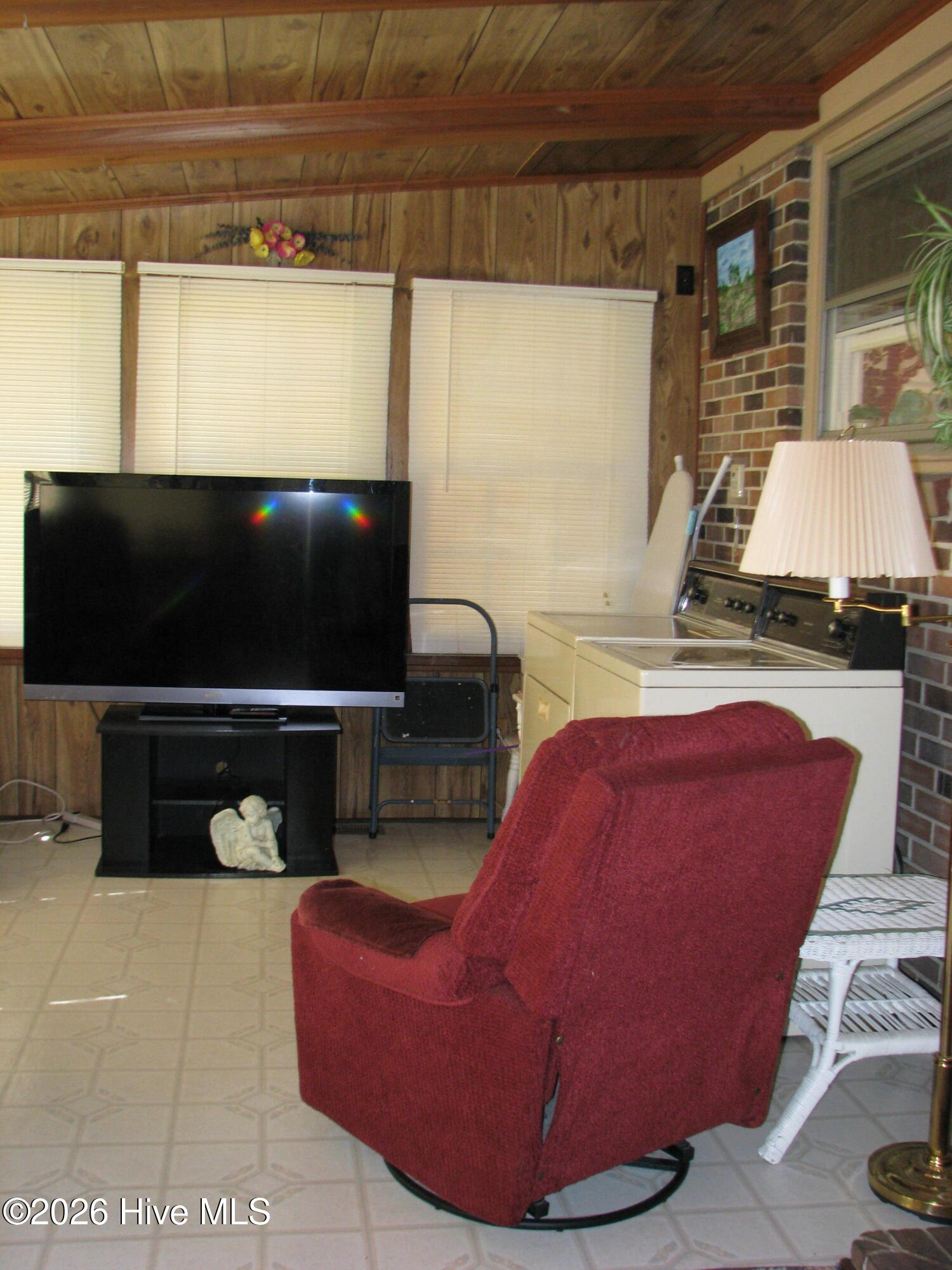 404 Roanoke Avenue Property Photo 38