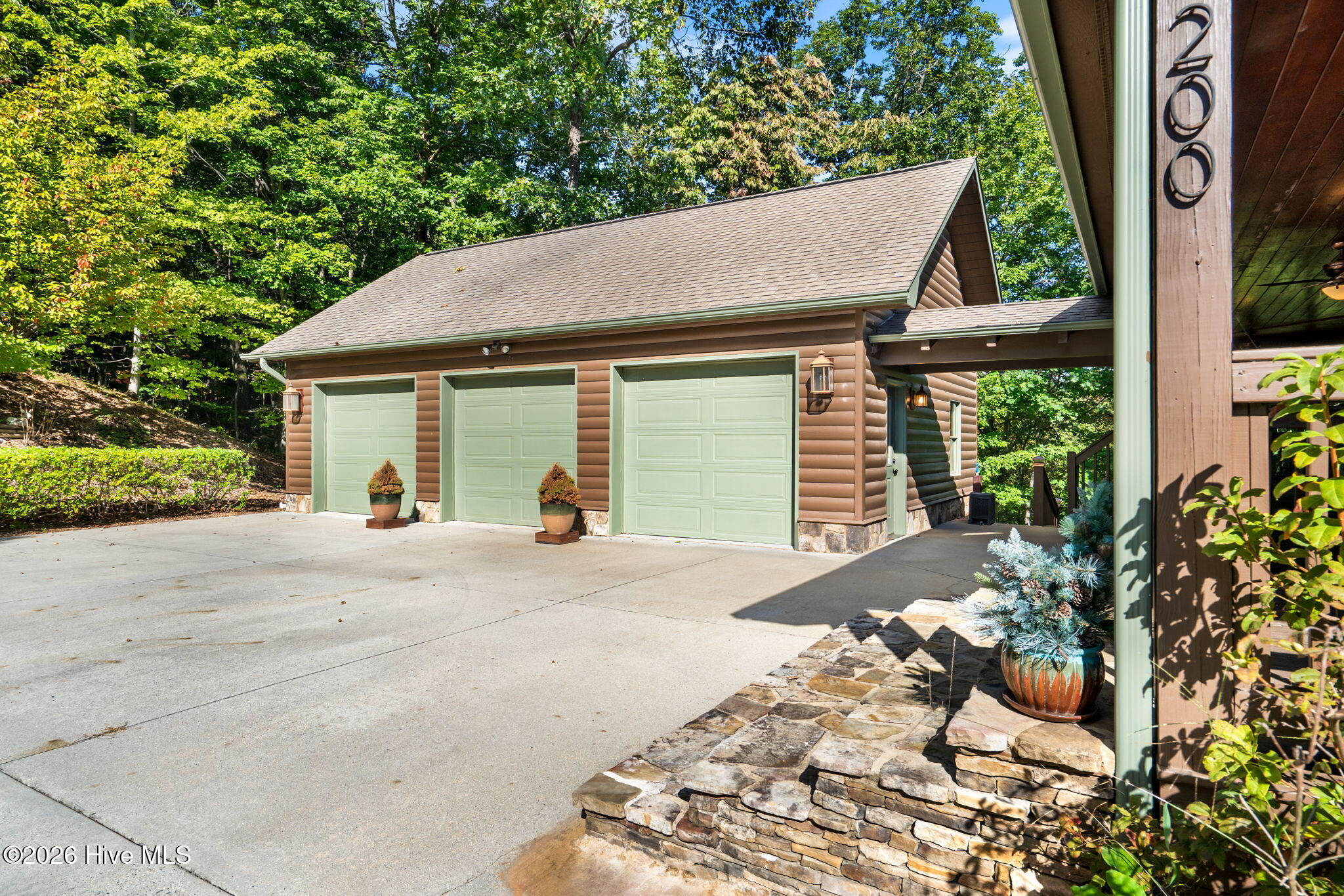 200 Twelve Oaks Trail Property Photo 8