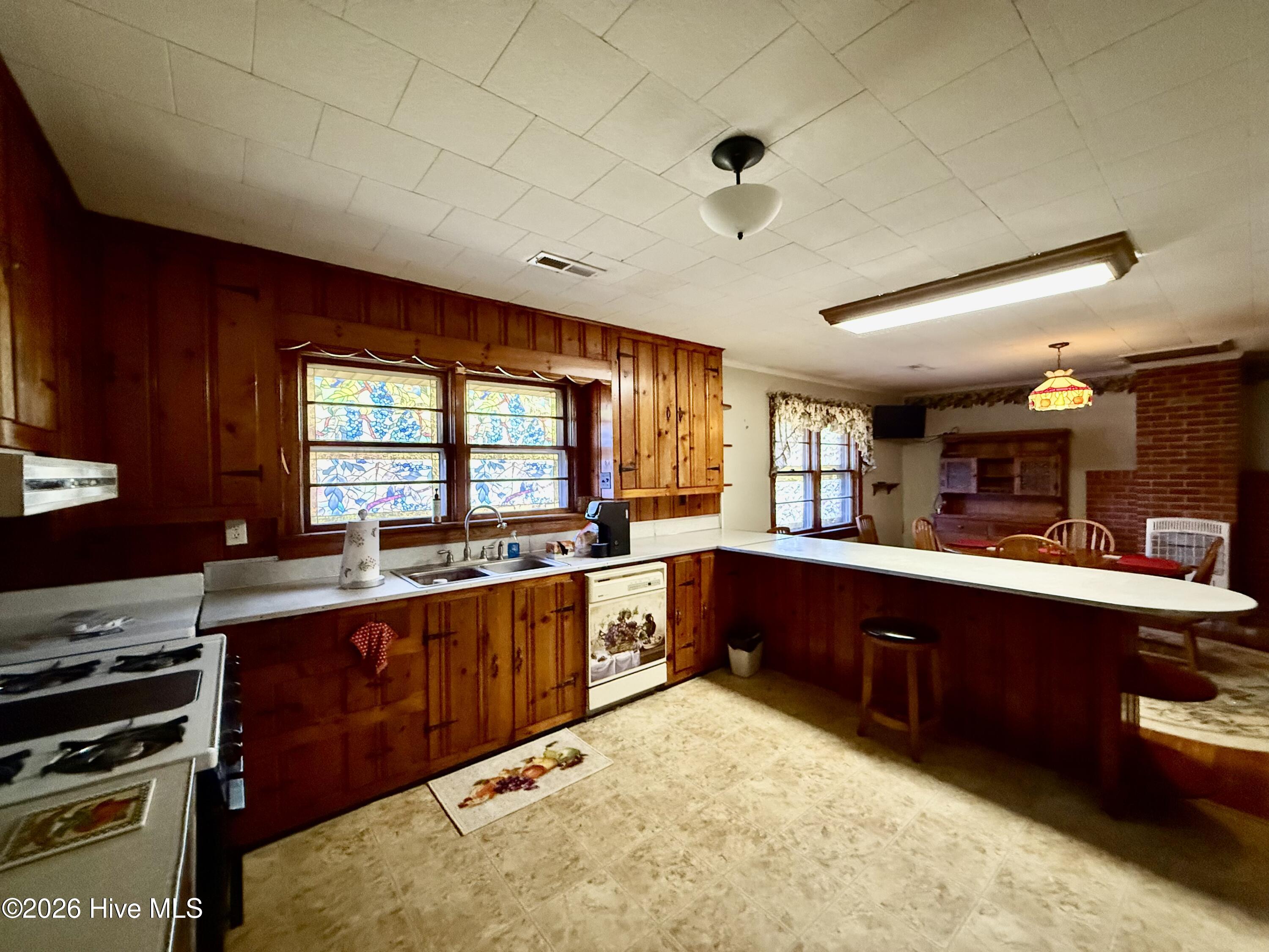 49 Oakmont Road Property Photo 6