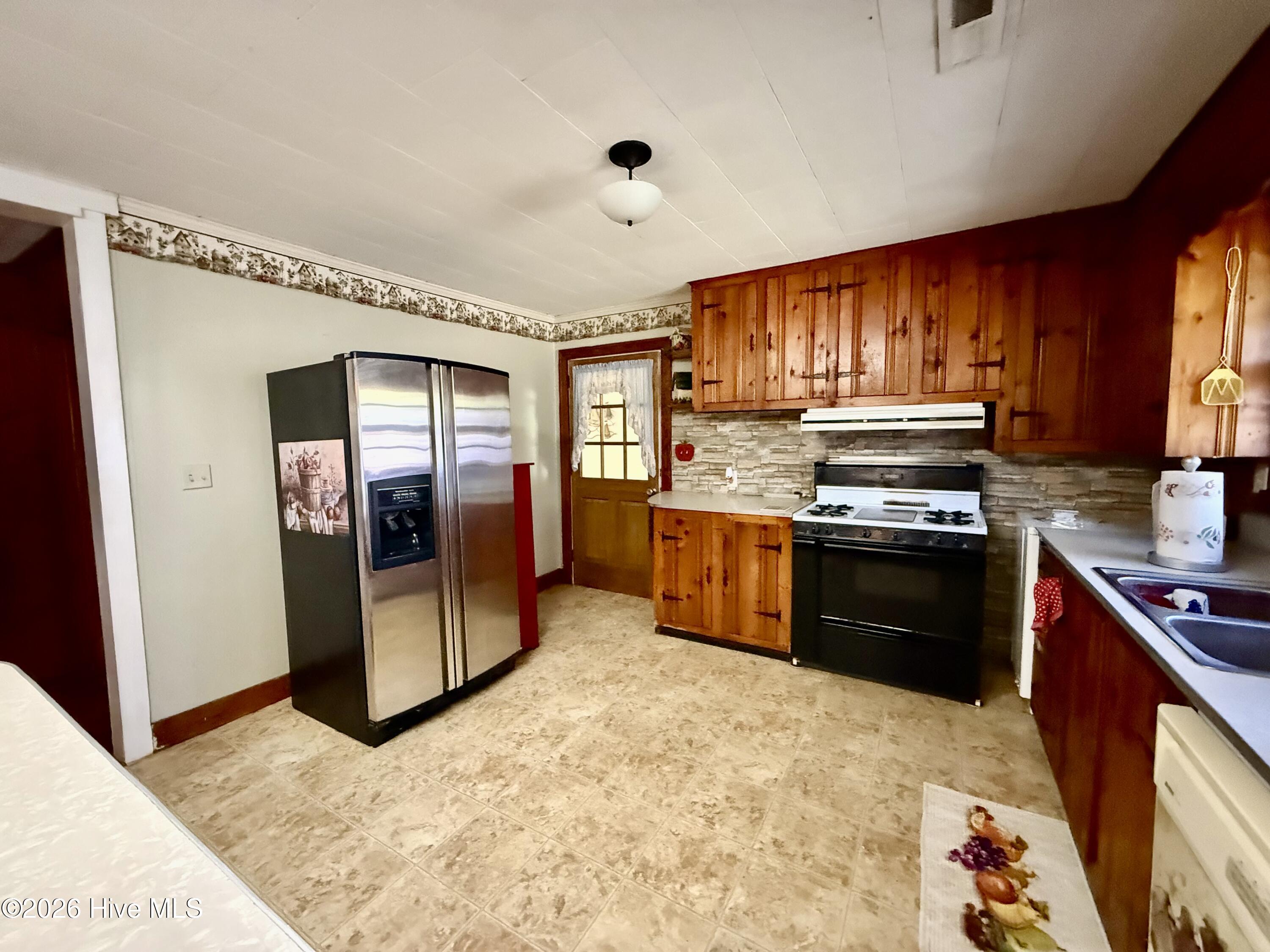 49 Oakmont Road Property Photo 7