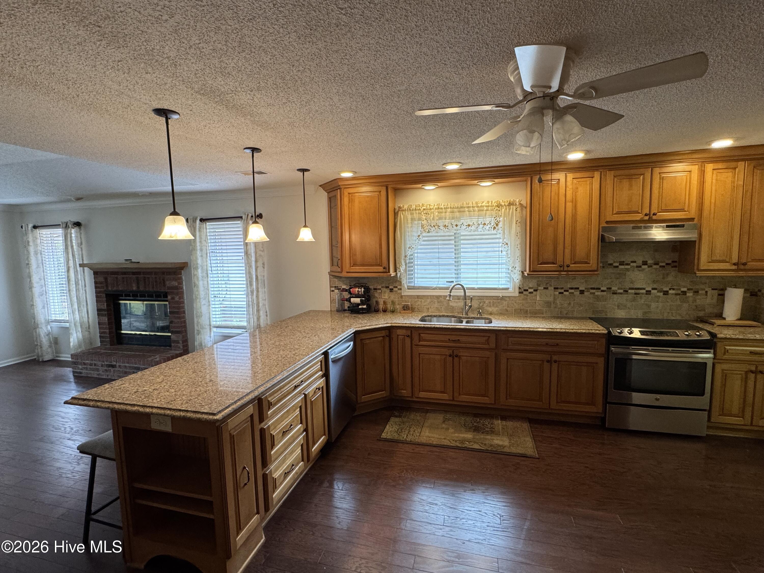 515 Fairway Drive W Property Photo 5