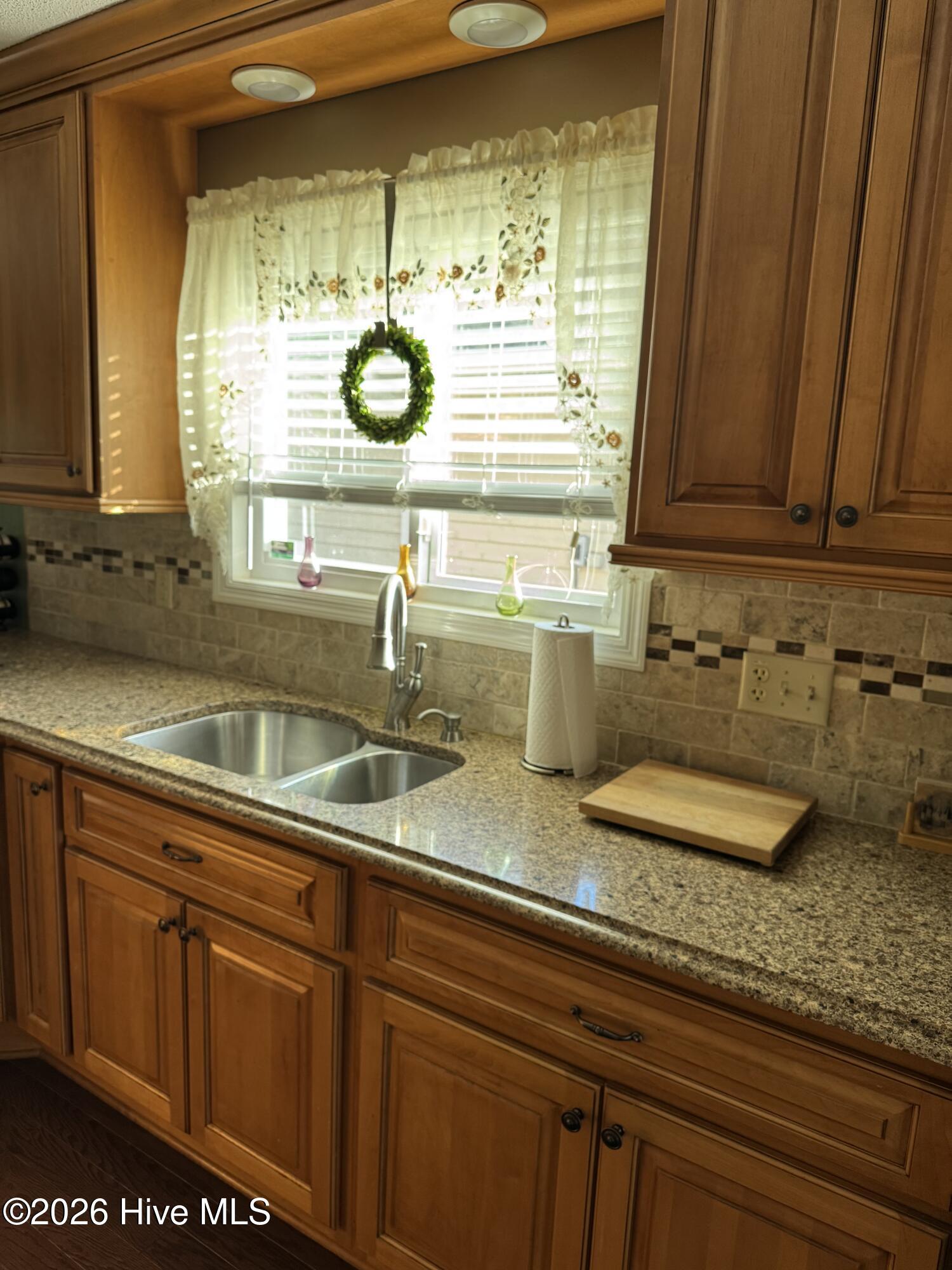 515 Fairway Drive W Property Photo 6