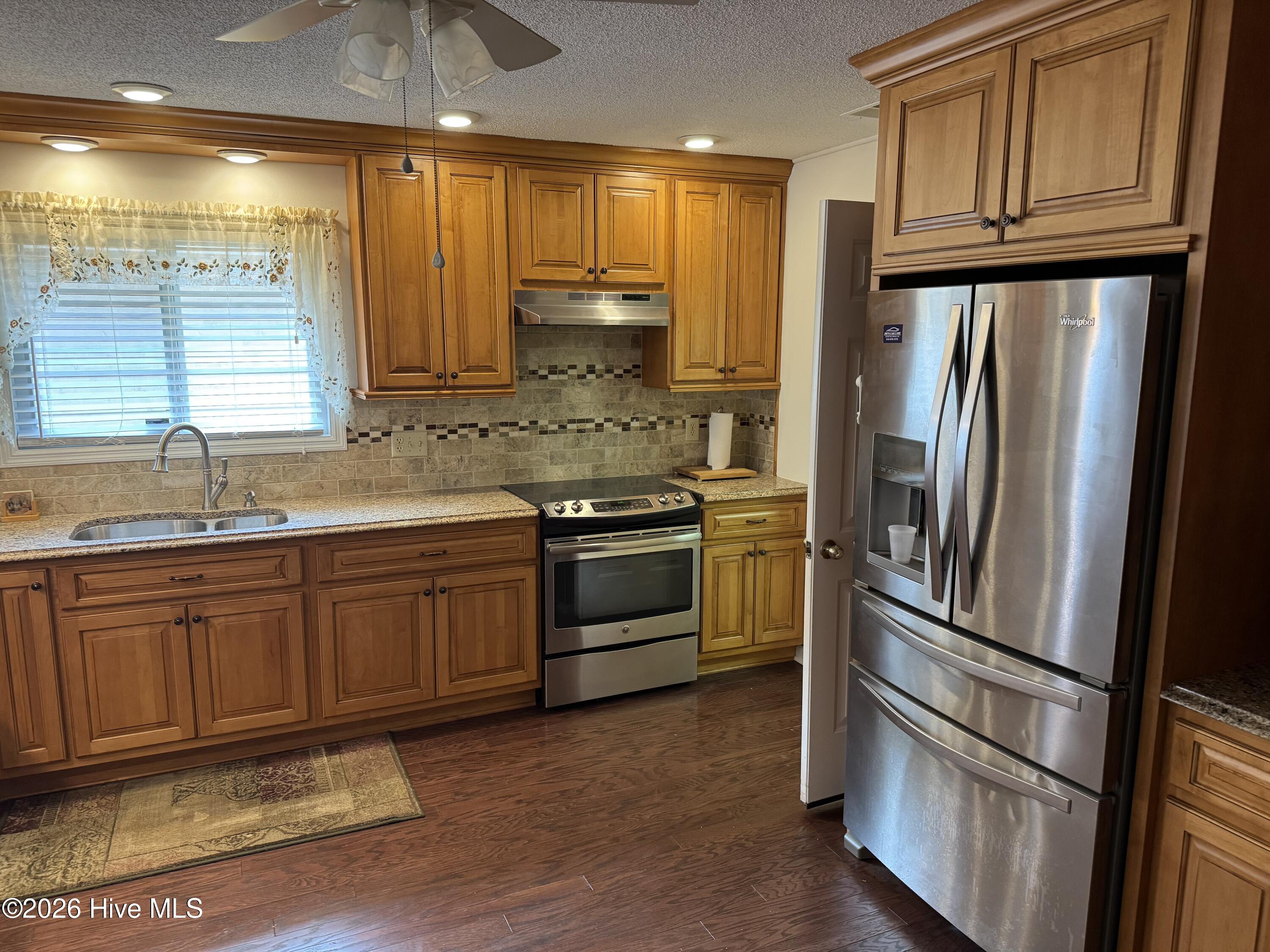 515 Fairway Drive W Property Photo 8